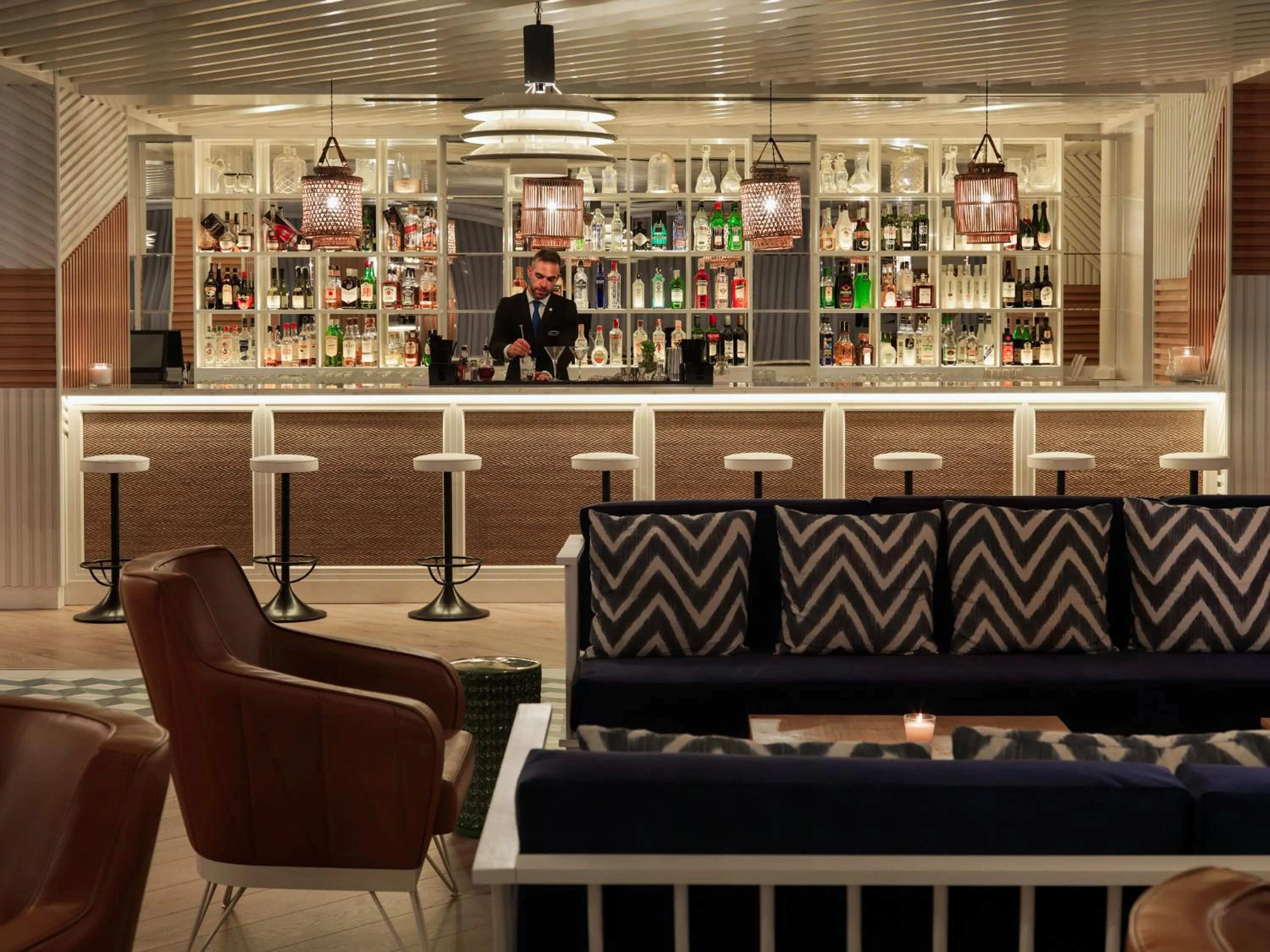 Lounge or bar in H10 Cambrils Playa