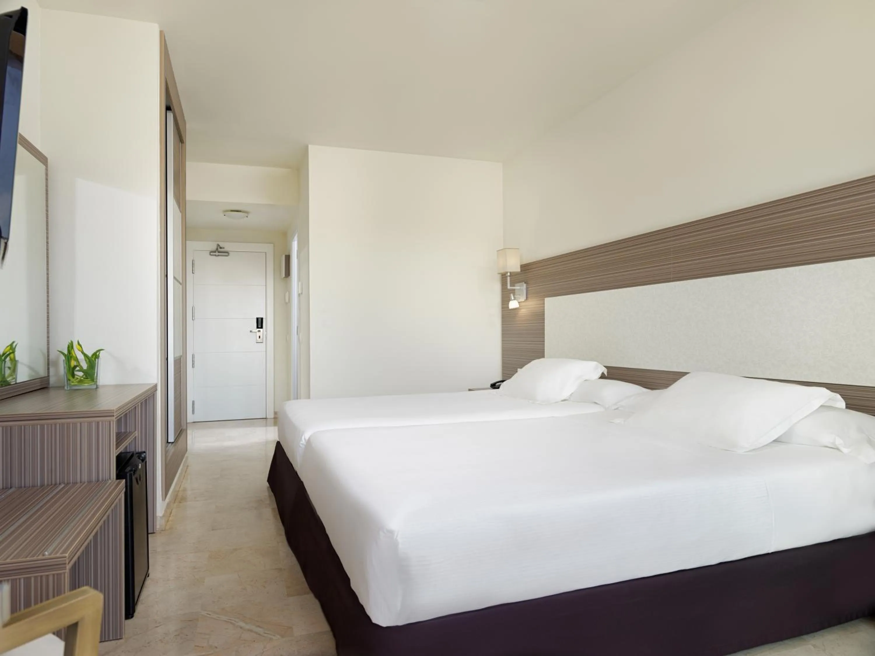 Bedroom, Bed in H10 Cambrils Playa