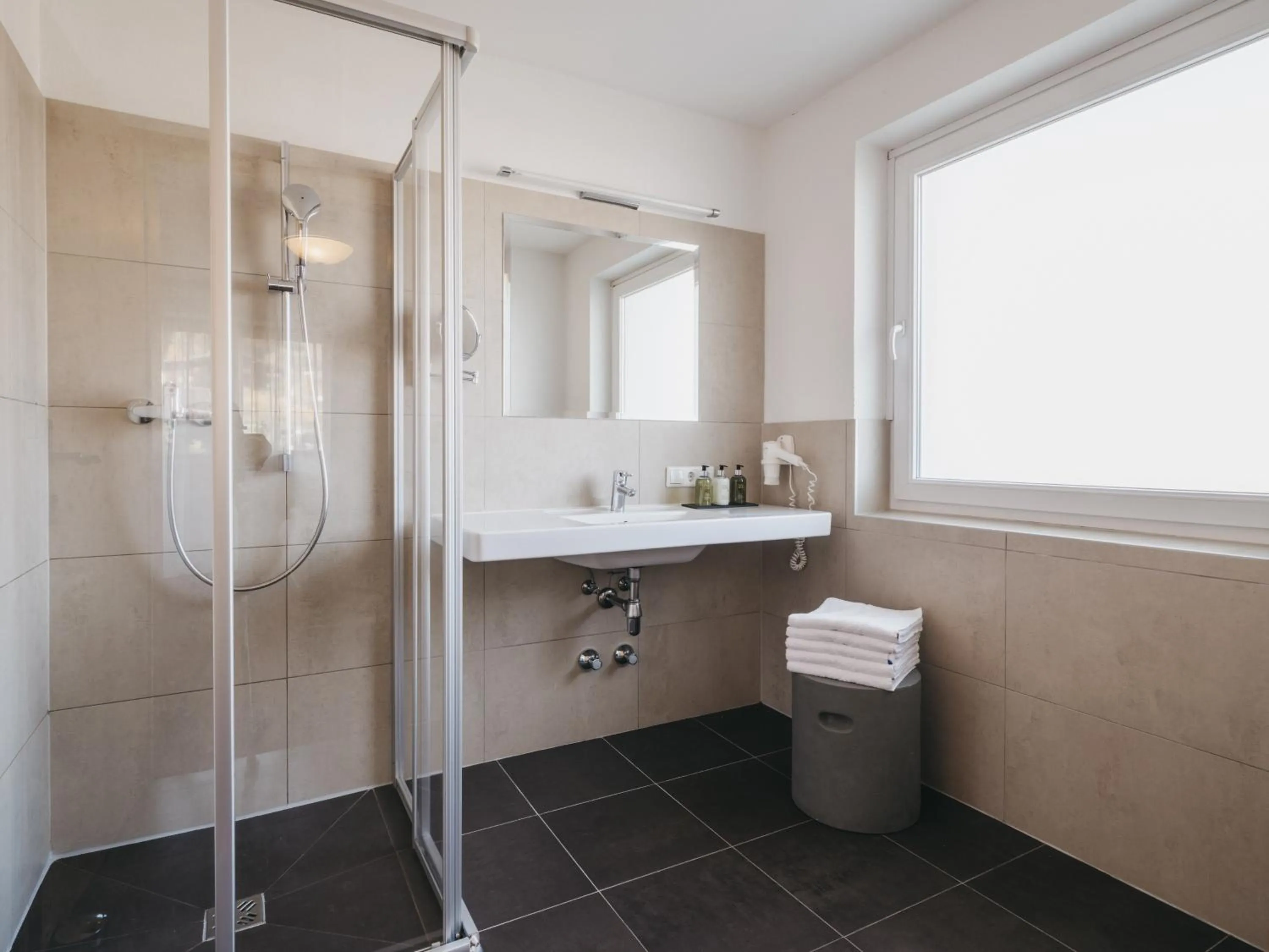 Bathroom in Hotel Vier Jahreszeiten by VAYA