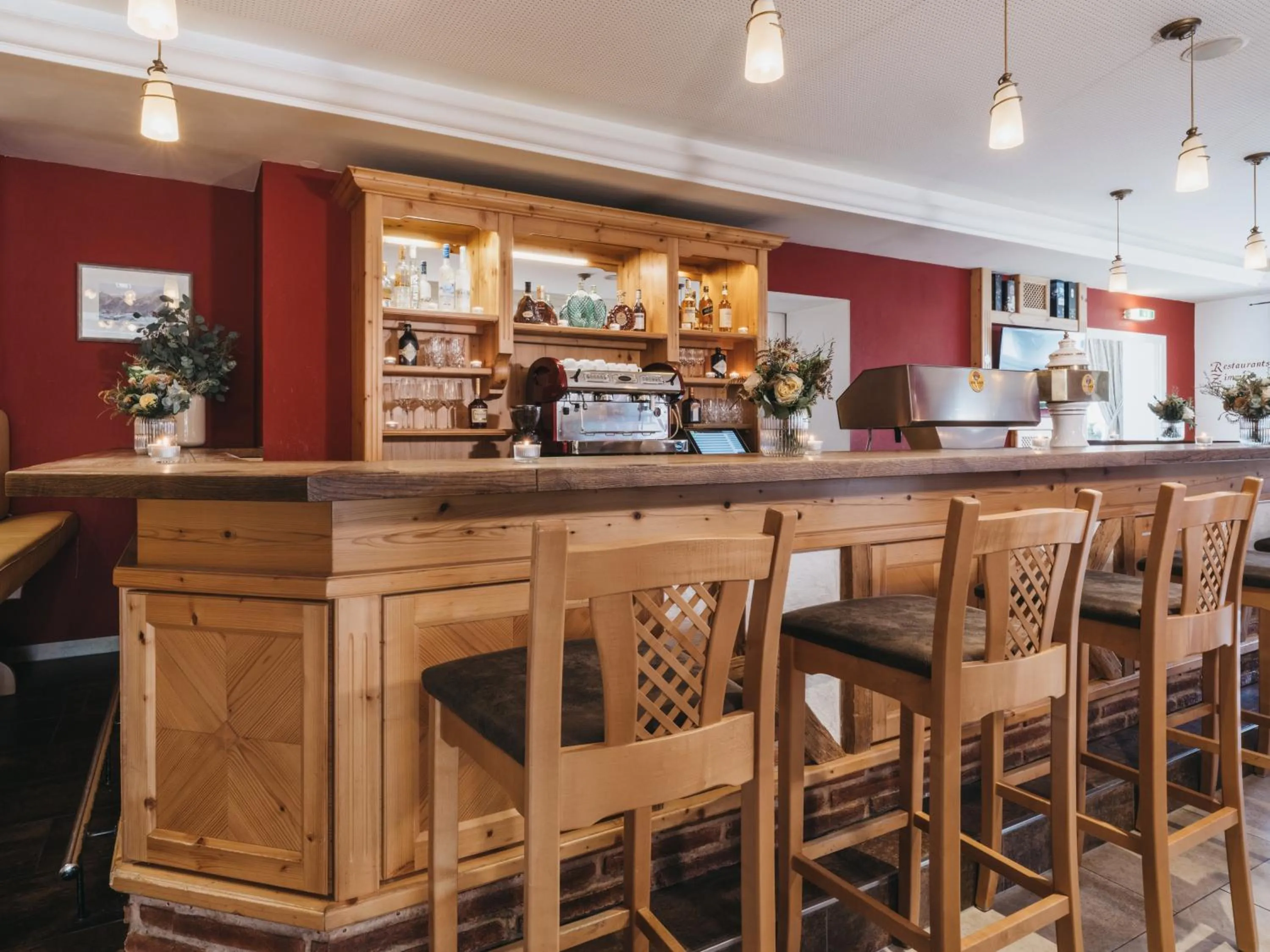 Lounge or bar in Hotel Vier Jahreszeiten by VAYA