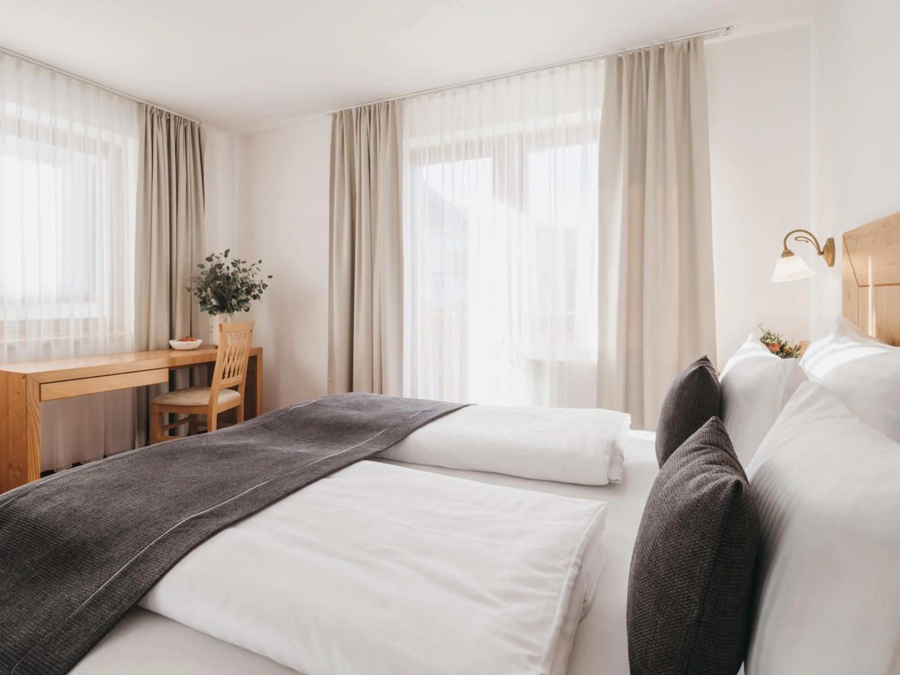 Photo of the whole room in Hotel Vier Jahreszeiten by VAYA