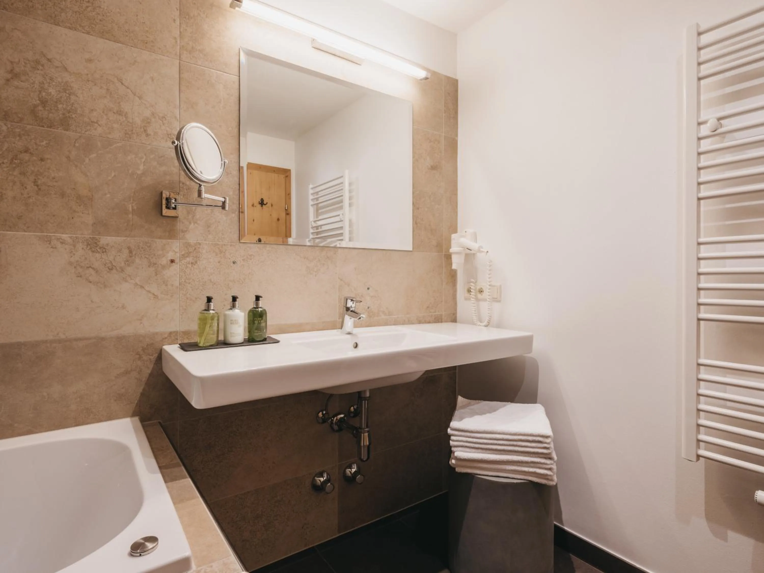 Bathroom in Hotel Vier Jahreszeiten by VAYA