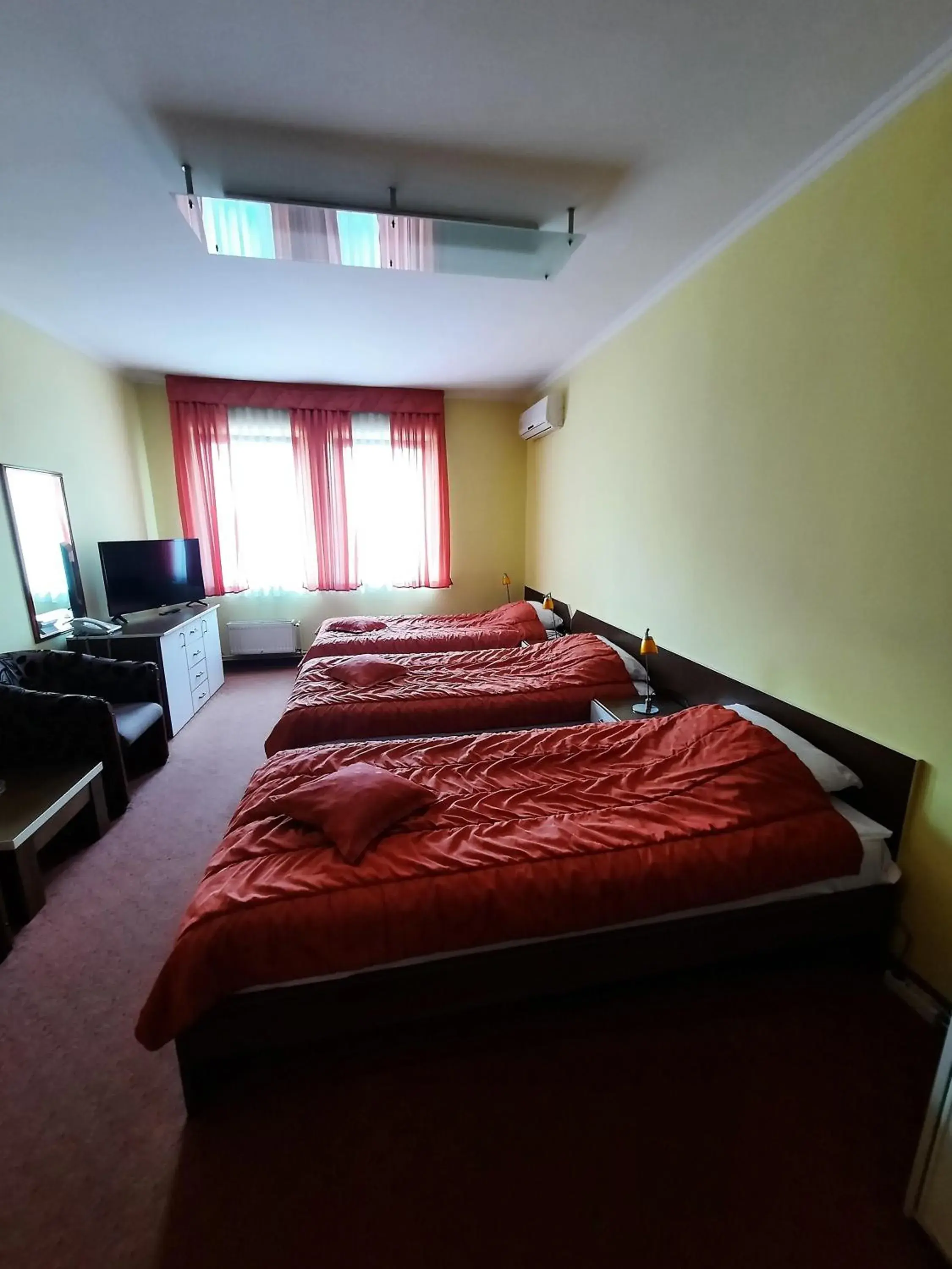 Comfort Triple Room - single occupancy in Motel Tiron Comfort Triple Room - single occupancy in Motel Tiron