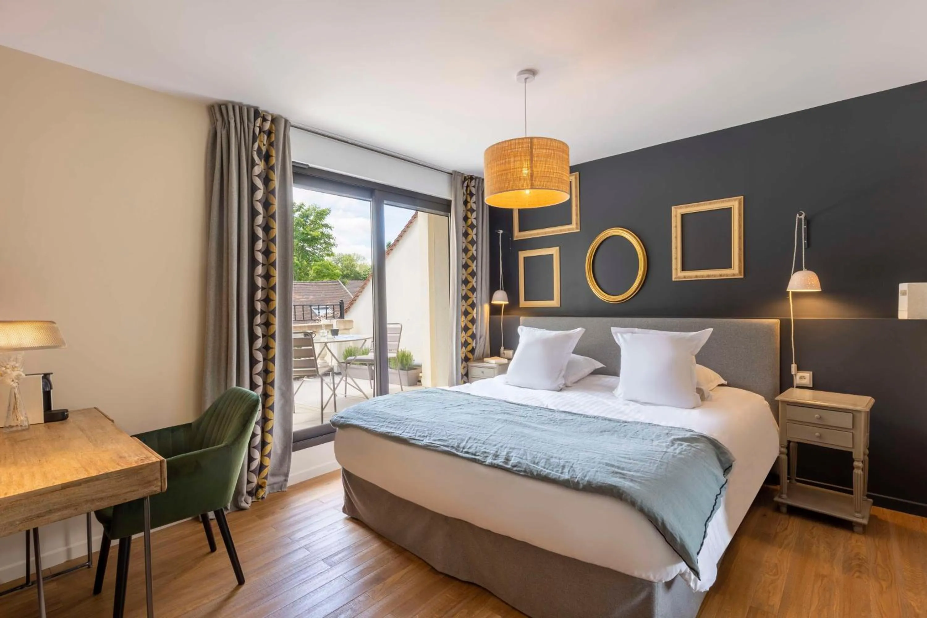 Bedroom, Bed in Les Demeures de Varennes, BW Signature Collection