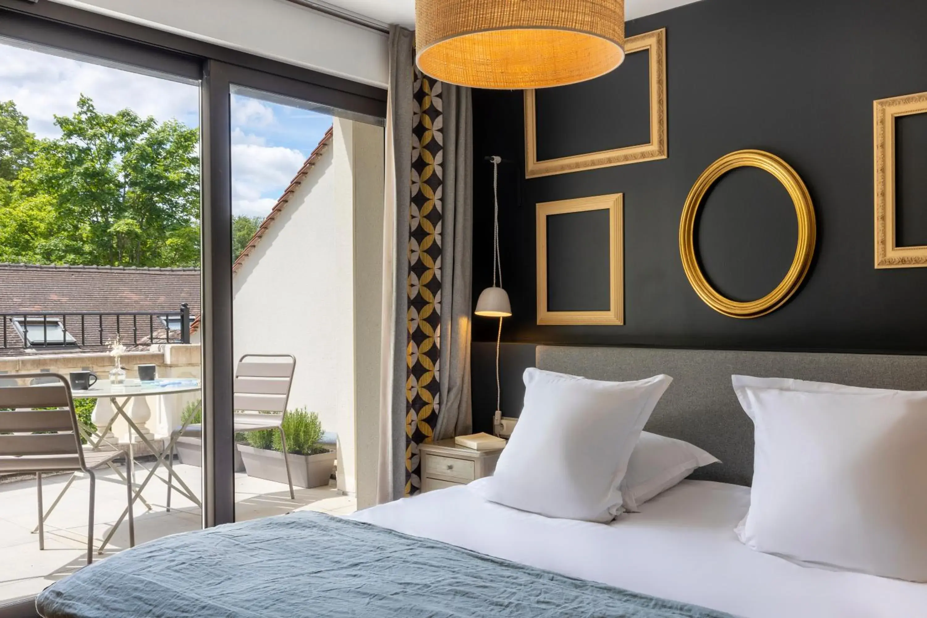 Deluxe King Room with Terrace and Park View - Non-Smoking in Les Demeures de Varennes, BW Signature Collection Deluxe King Room with Terrace and Park View - Non-Smoking in Les Demeures de Varennes, BW Signature Collection