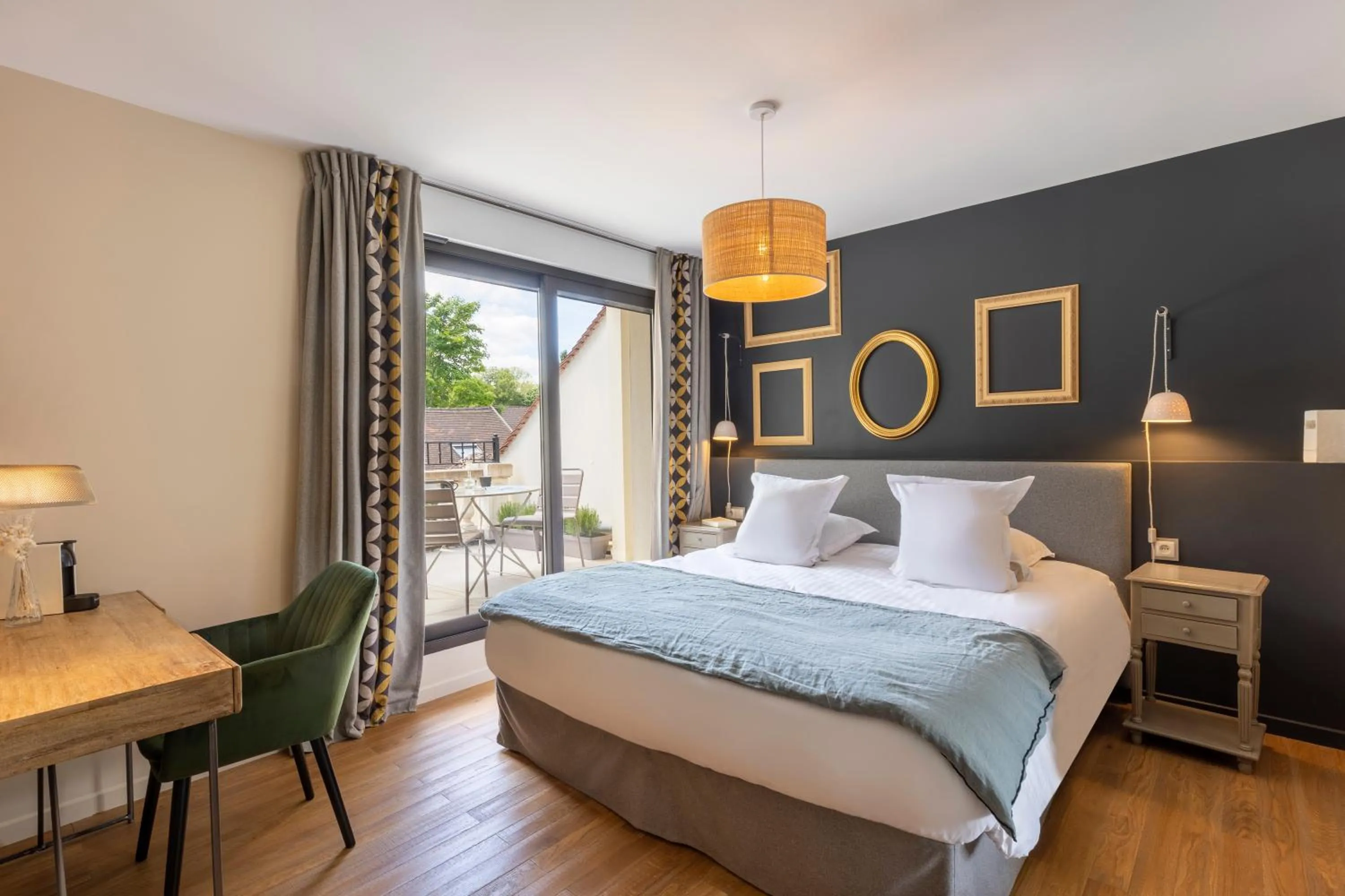 Bedroom, Bed in Les Demeures de Varennes, BW Signature Collection