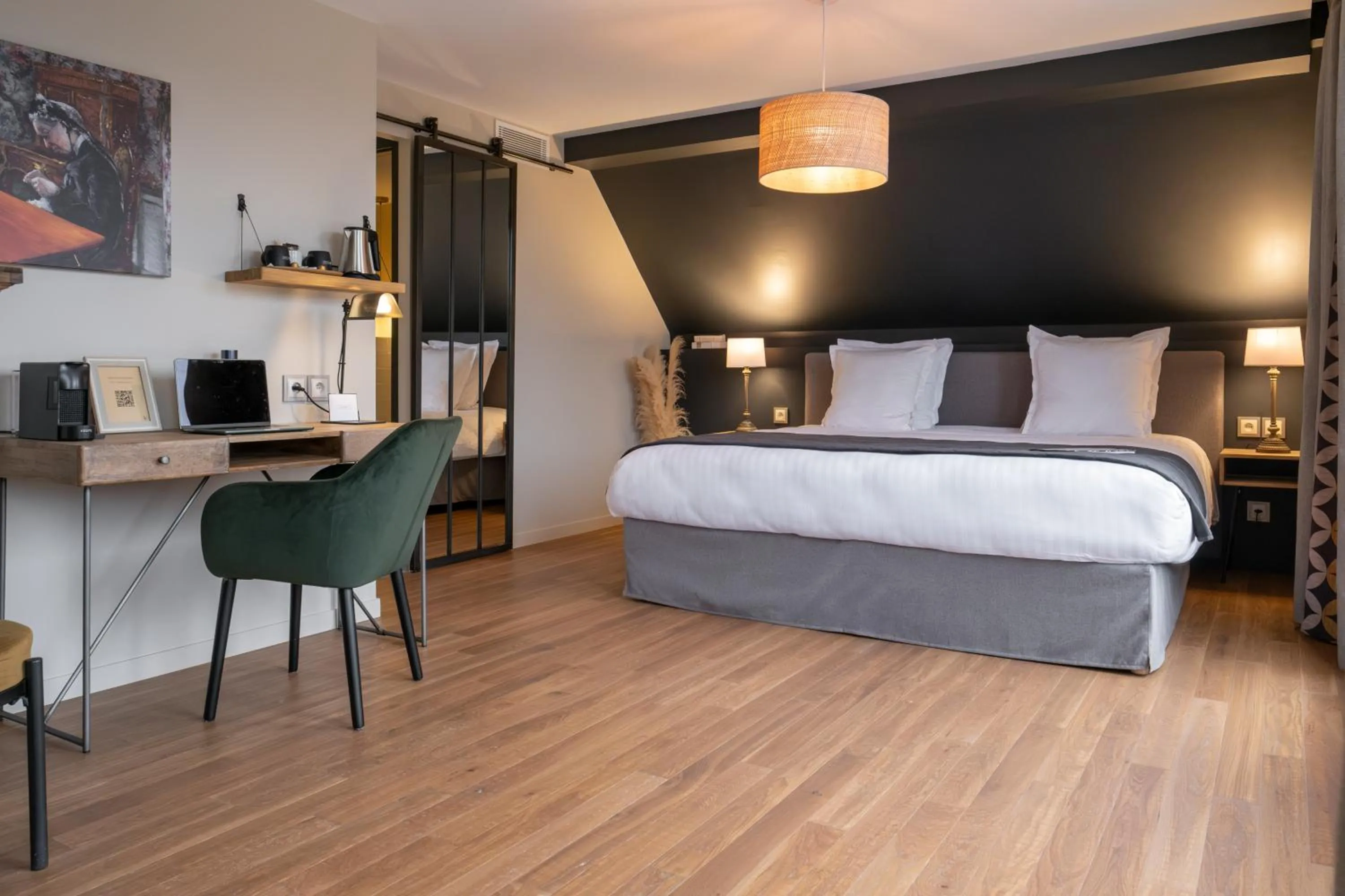 Bedroom, Bed in Les Demeures de Varennes, BW Signature Collection