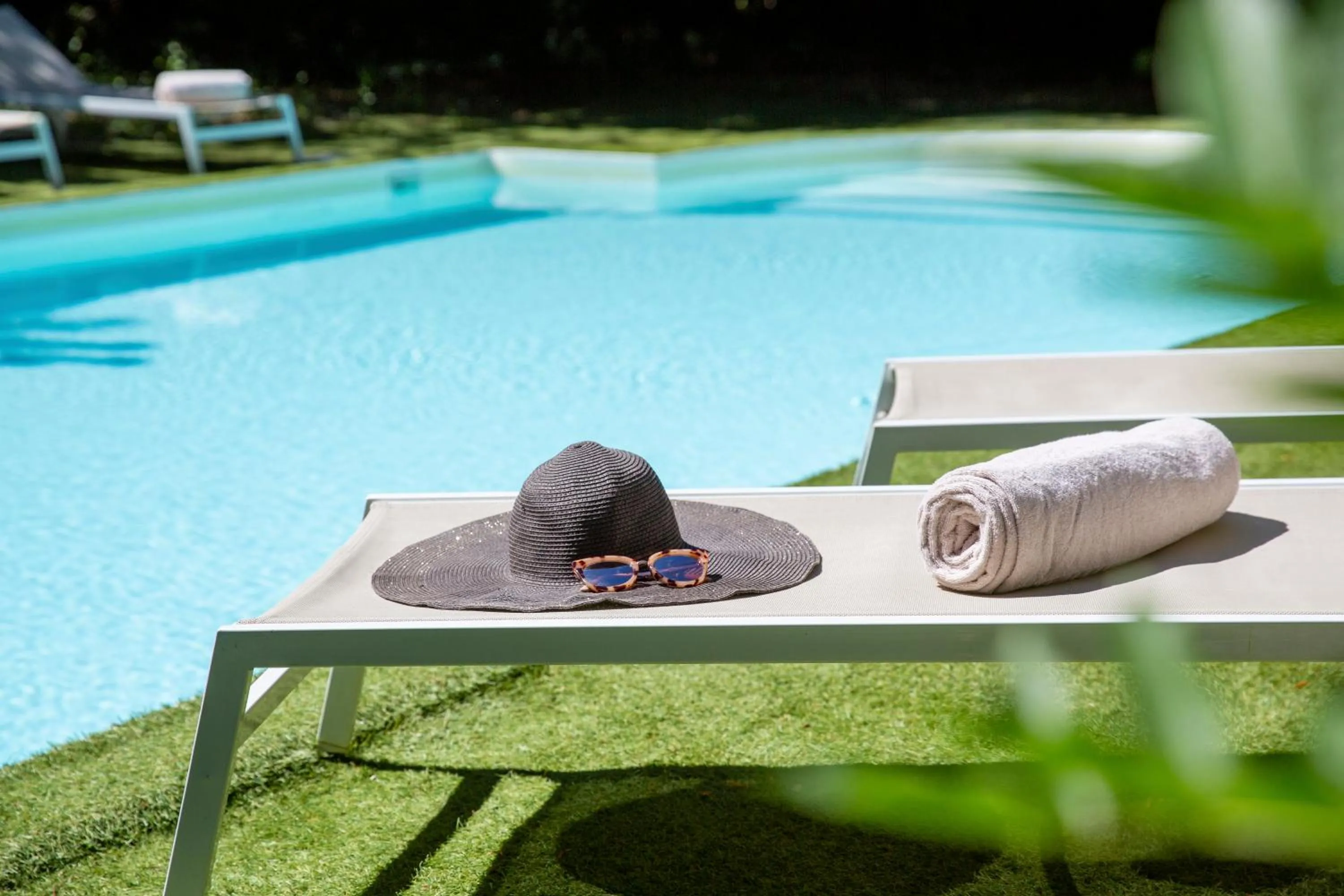 Swimming pool in Les Demeures de Varennes, BW Signature Collection