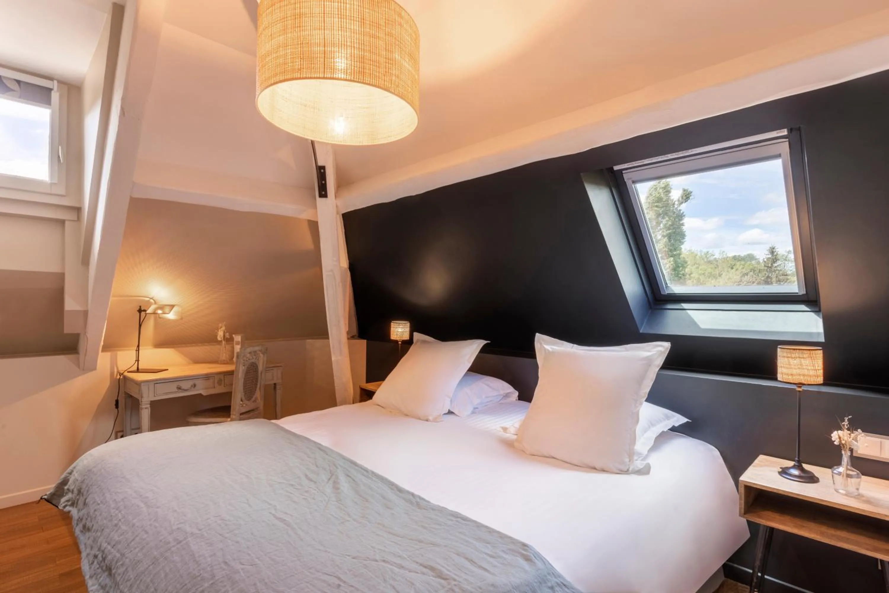 Bedroom, Bed in Les Demeures de Varennes, BW Signature Collection