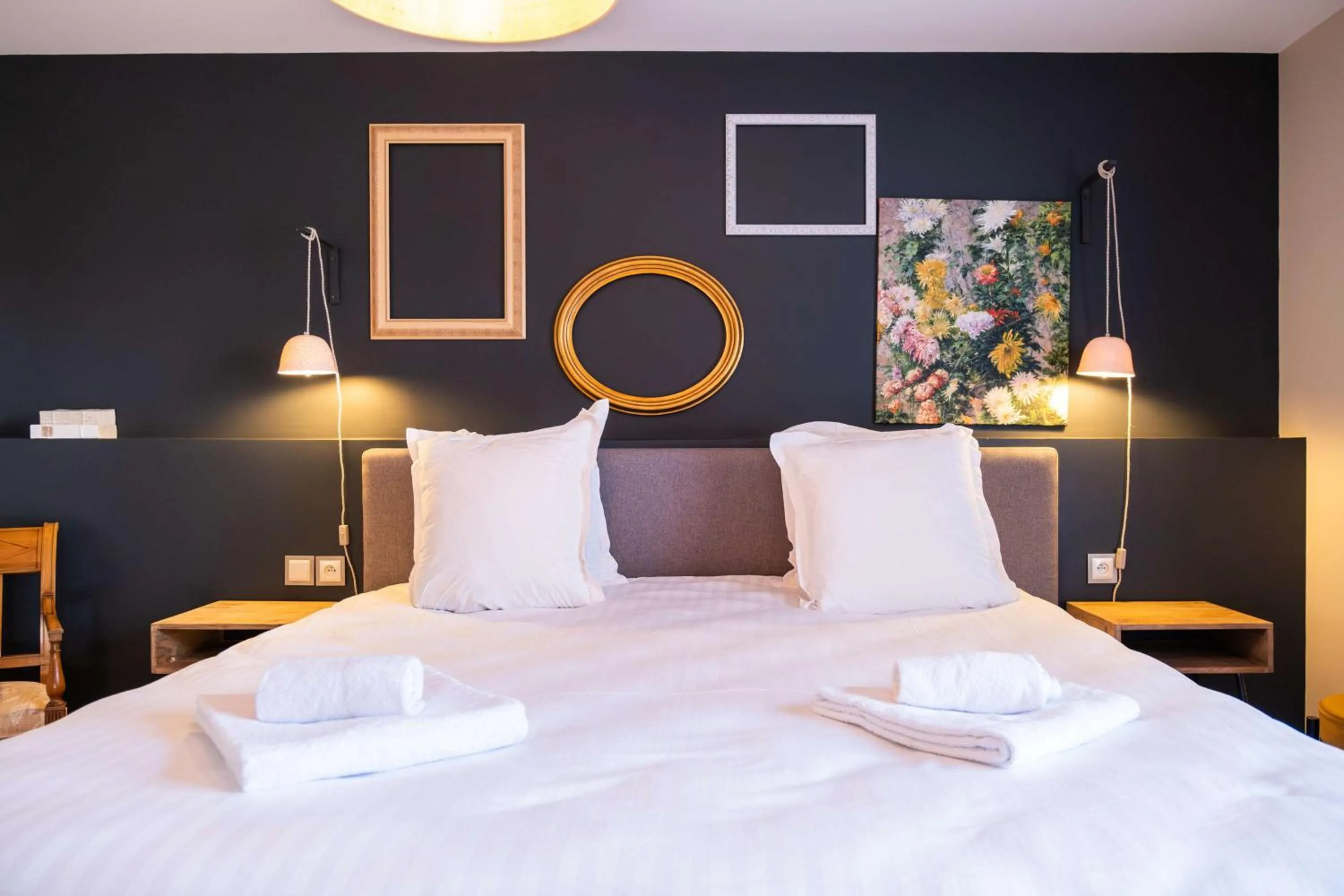 Bedroom, Bed in Les Demeures de Varennes, BW Signature Collection