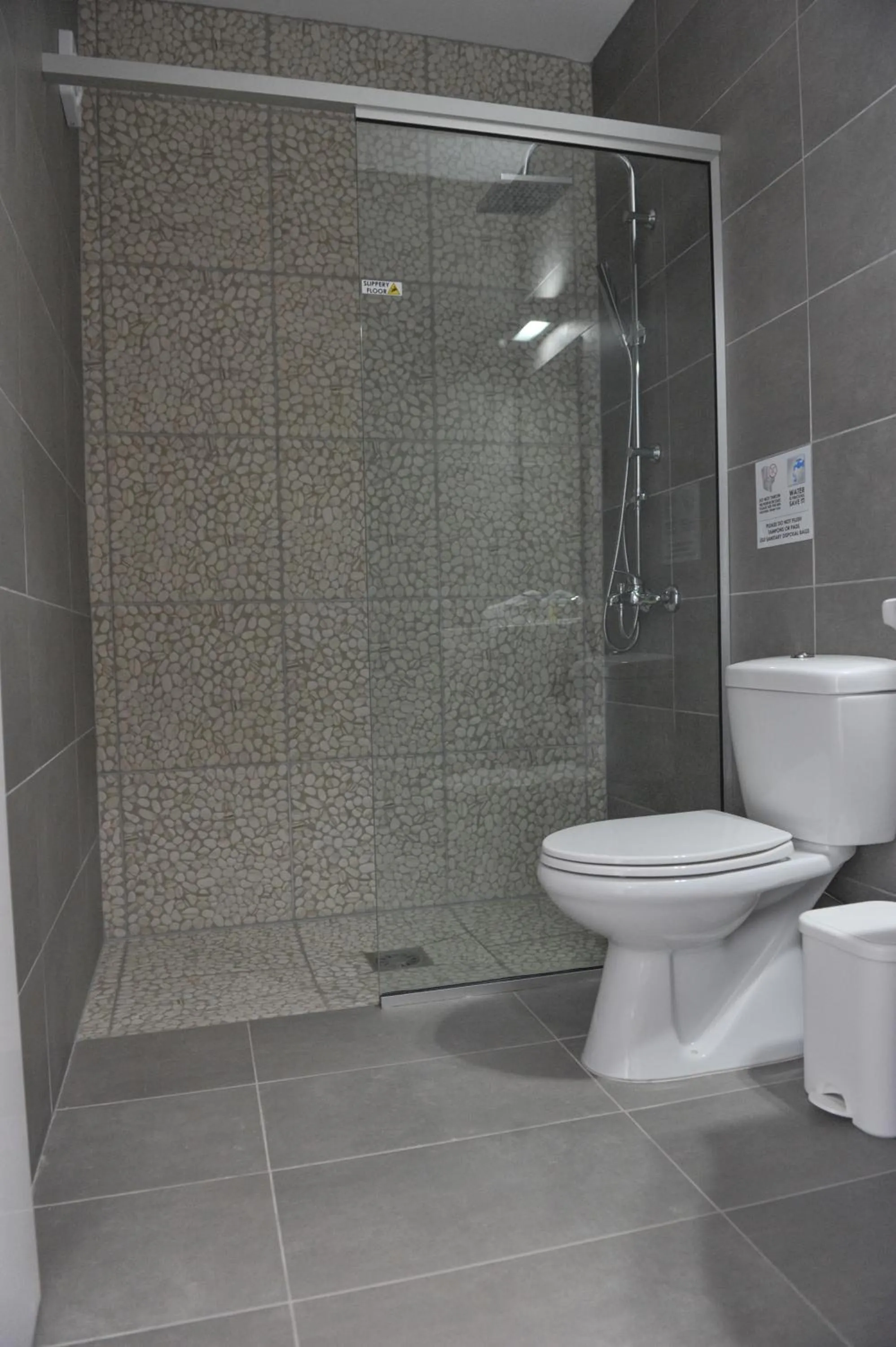 Shower in Fedrania Gardens Hotel