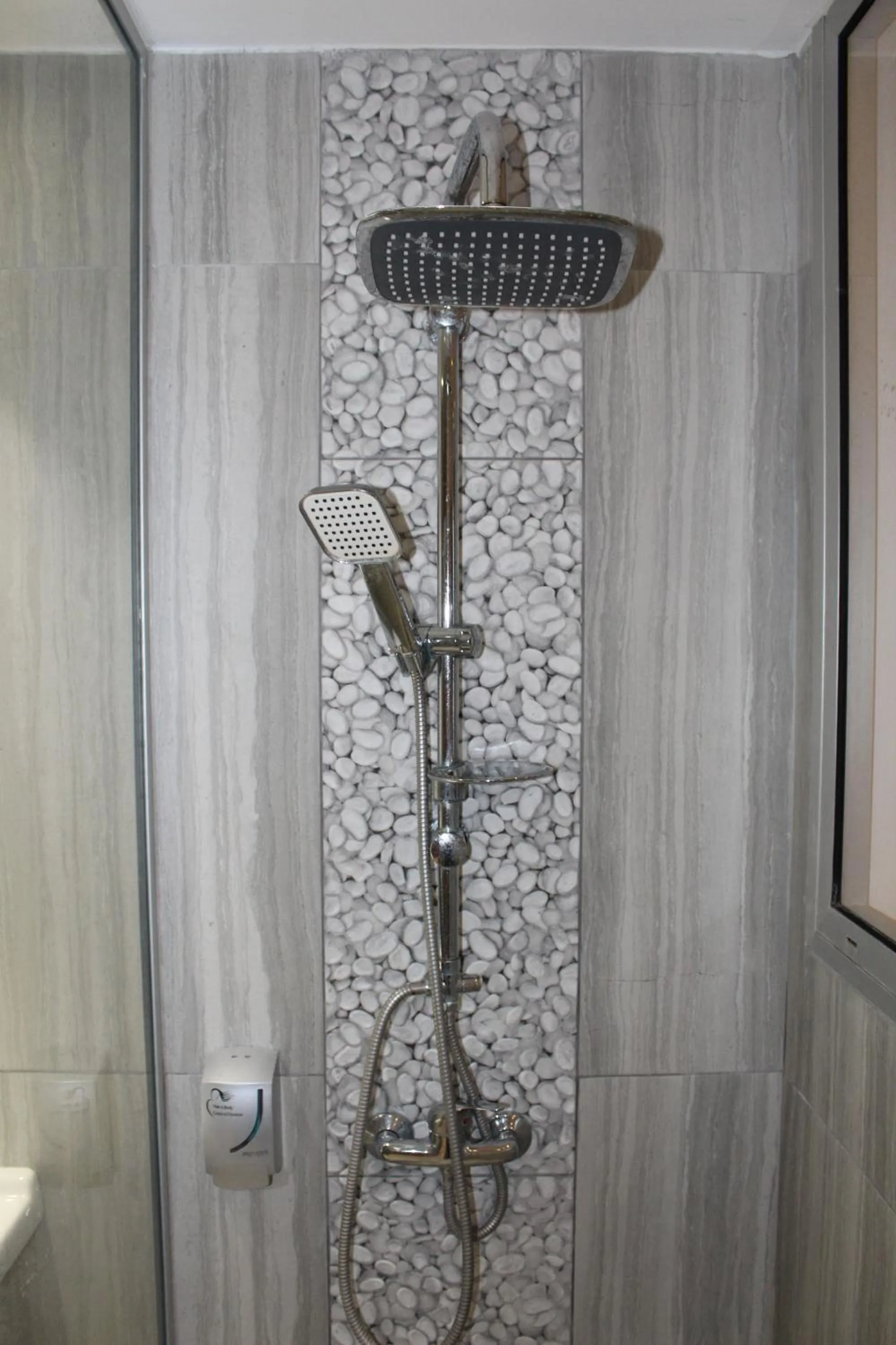 Shower in Fedrania Gardens Hotel