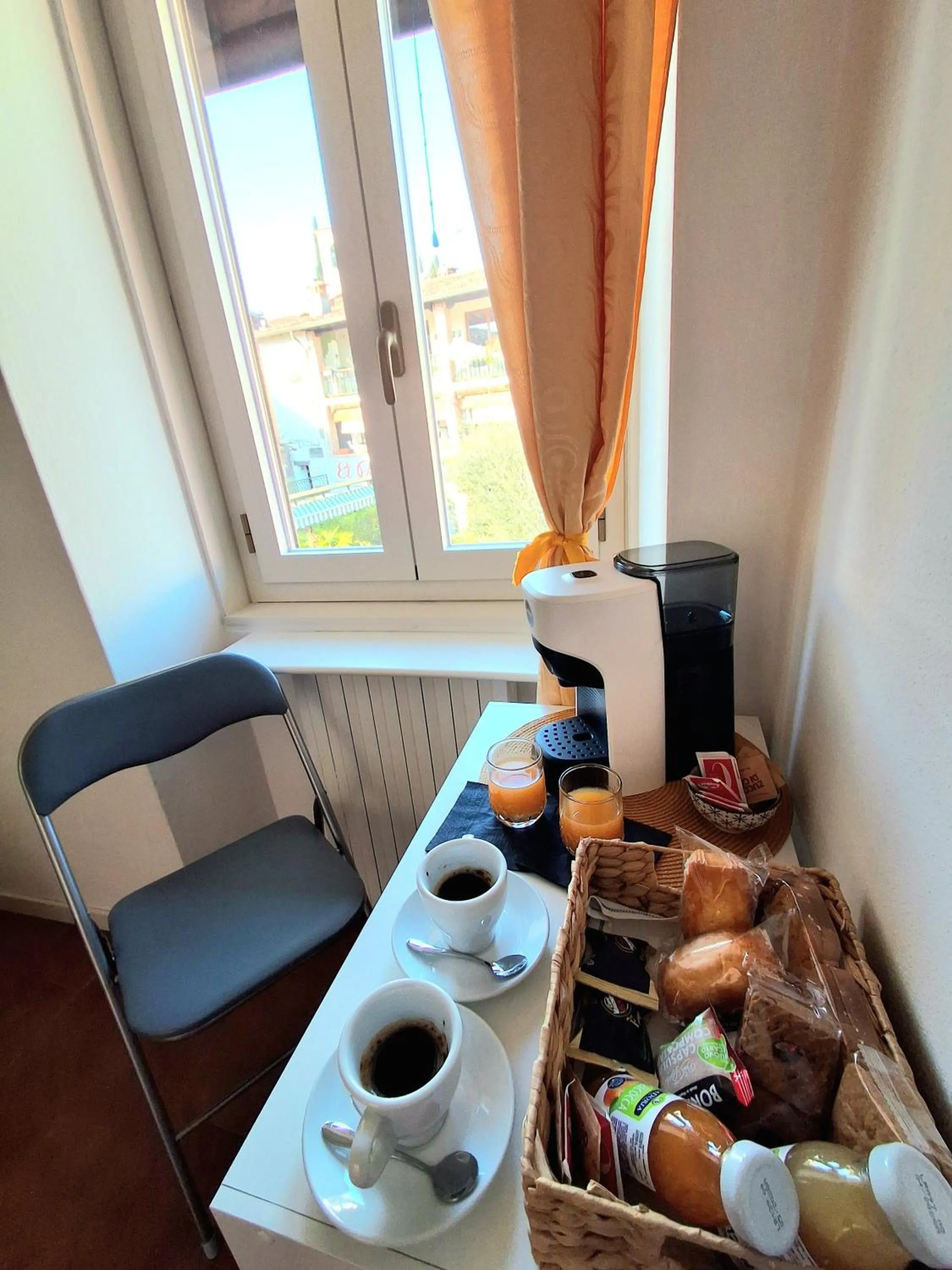 Coffee/tea facilities in Dolce Lago B&B