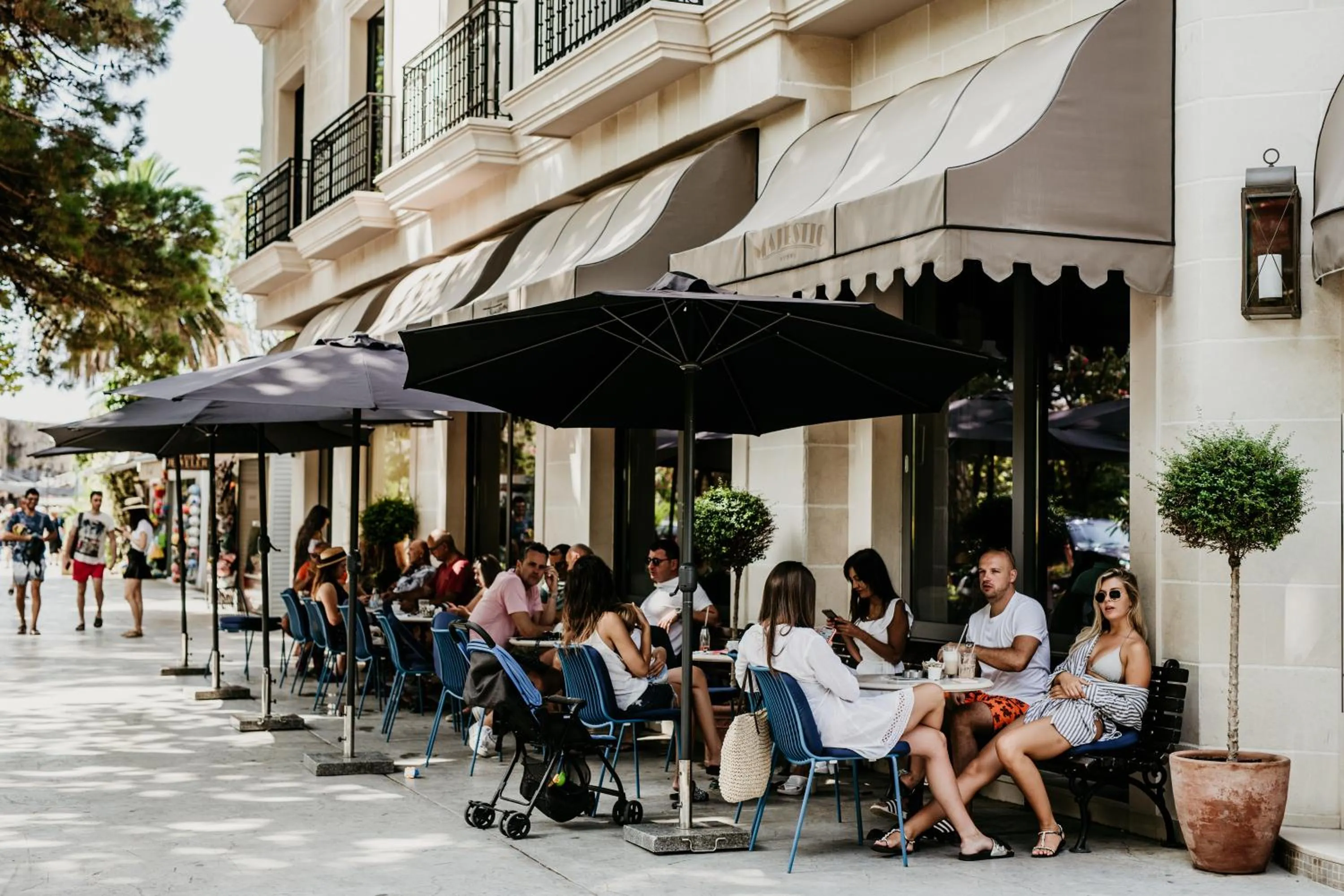 Restaurant/places to eat in Hotel Majestic