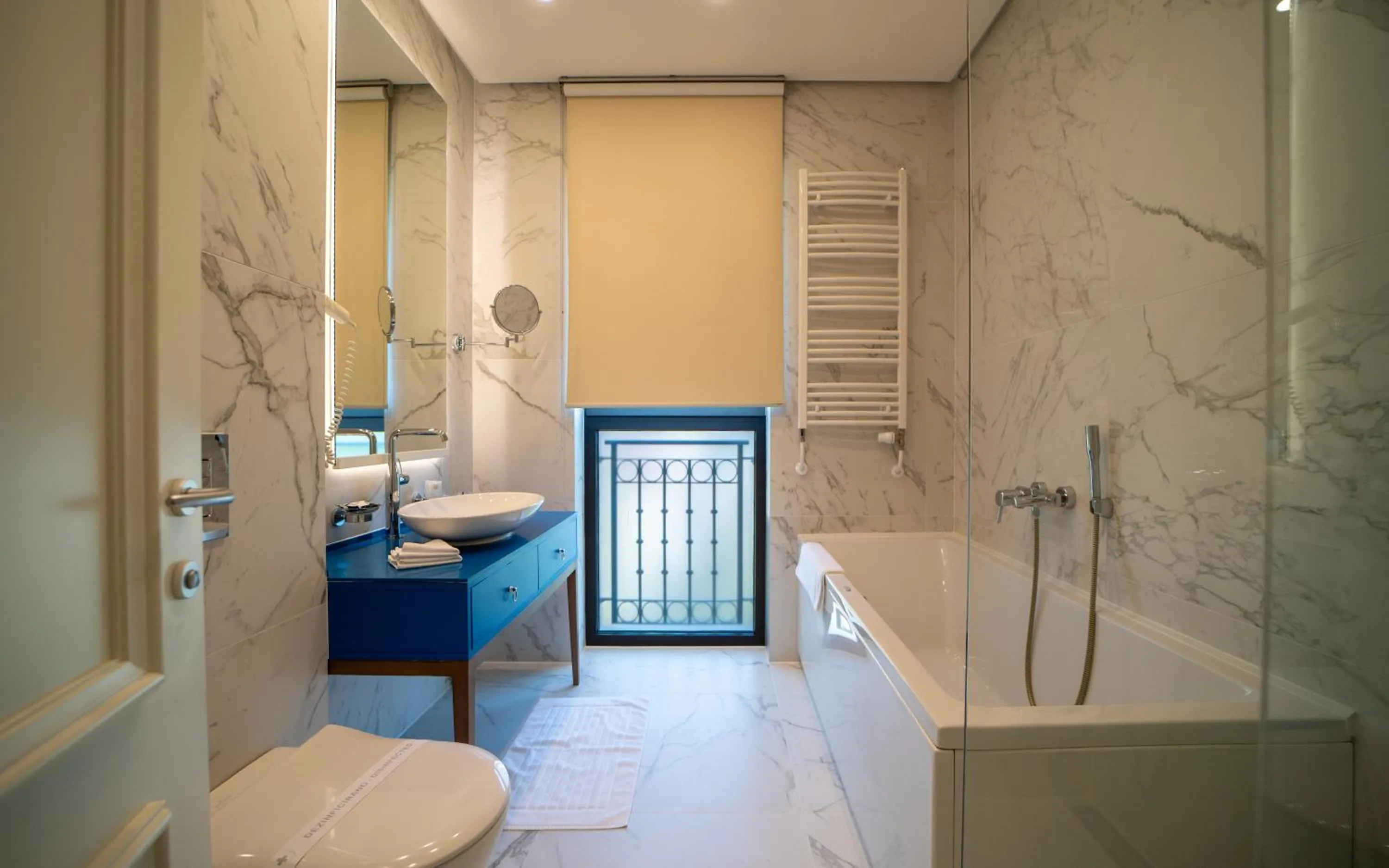 Shower in Hotel Majestic