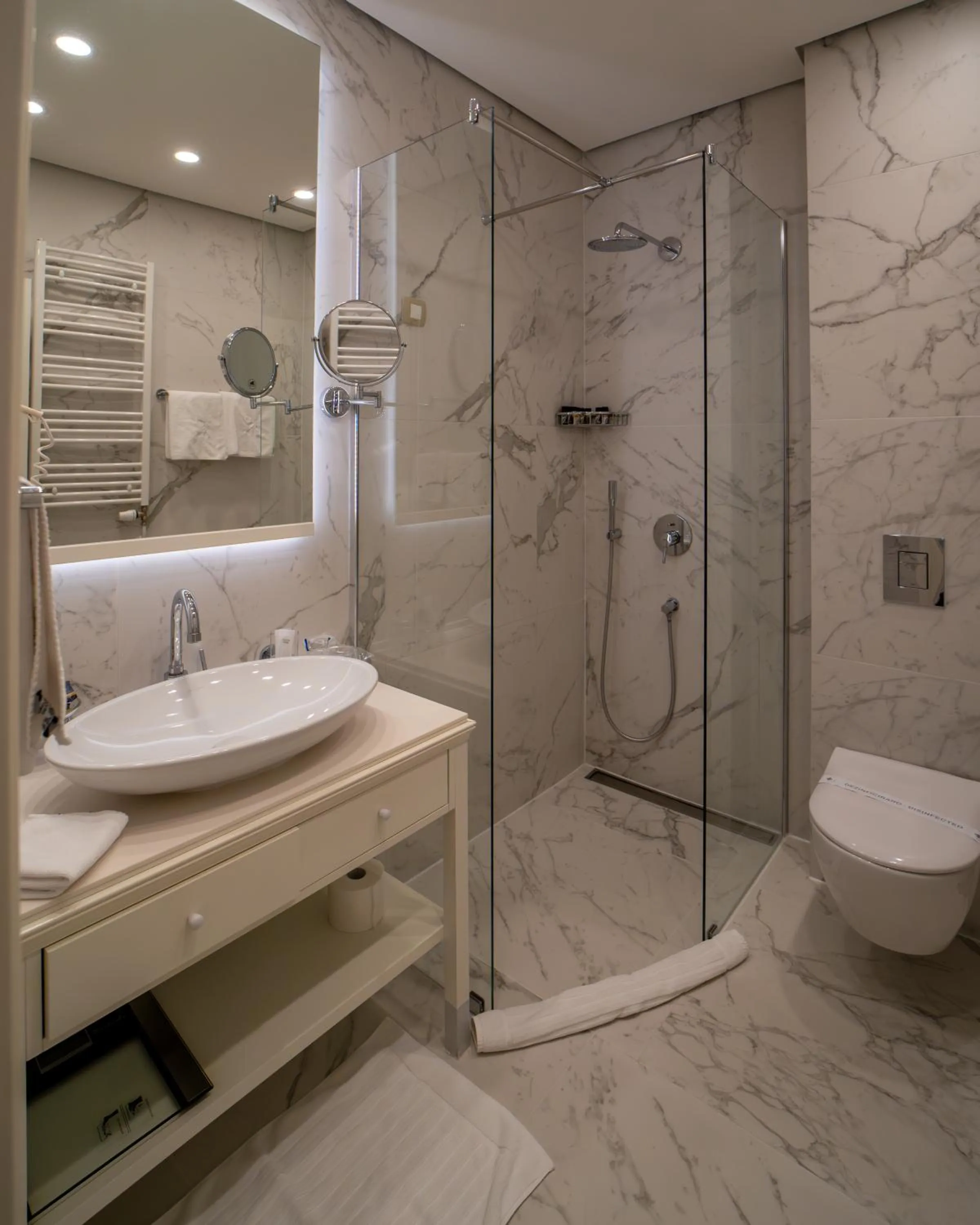 Shower in Hotel Majestic