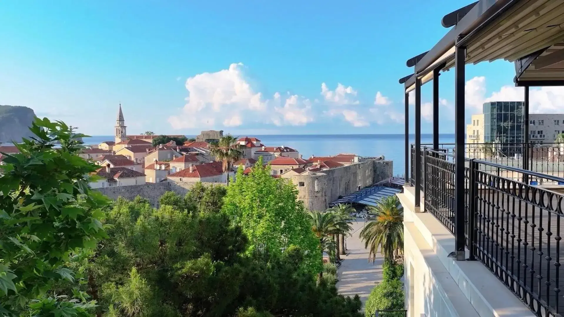 Property building in Hotel Majestic Property building in Hotel Majestic