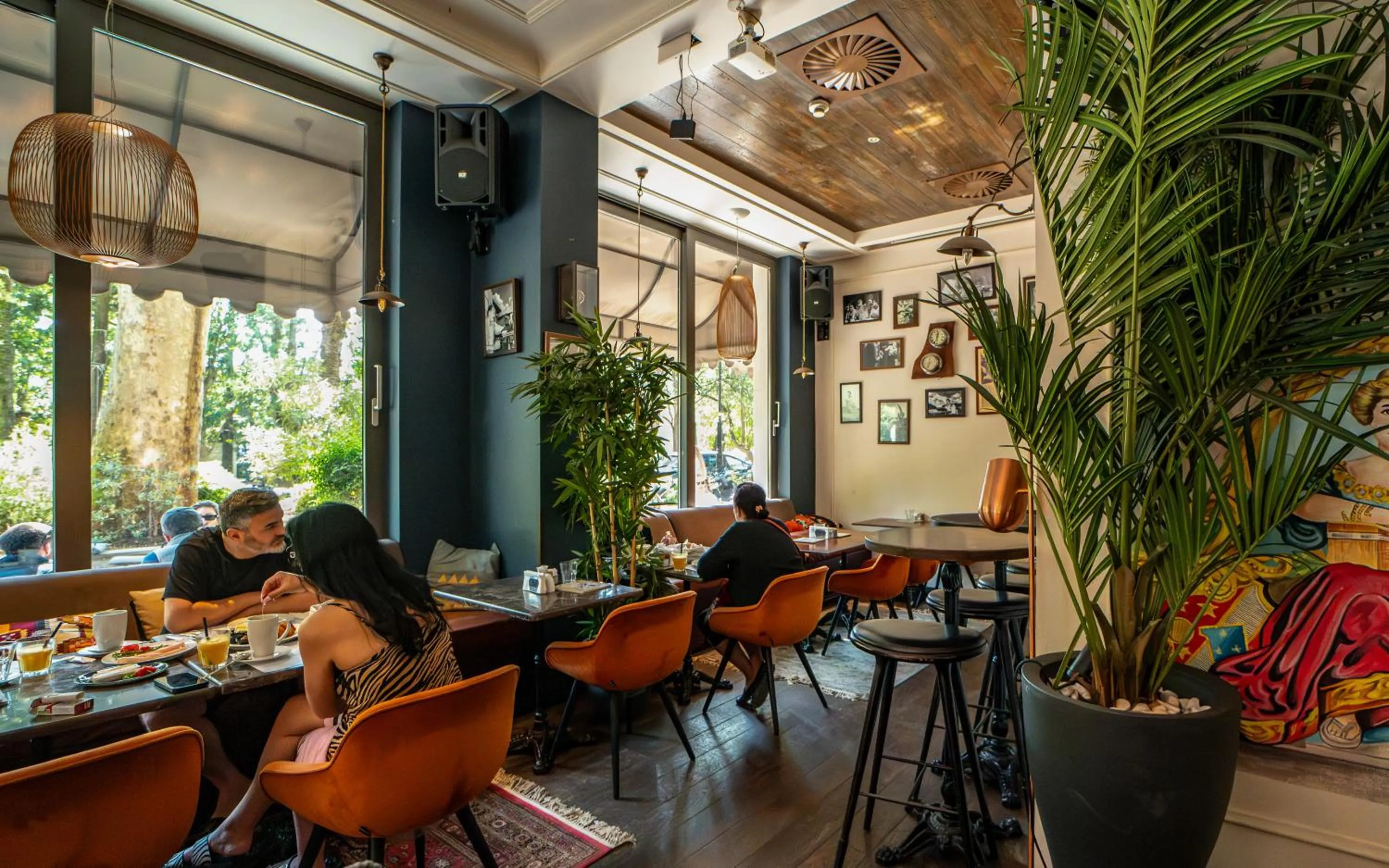 Restaurant/places to eat in Hotel Majestic