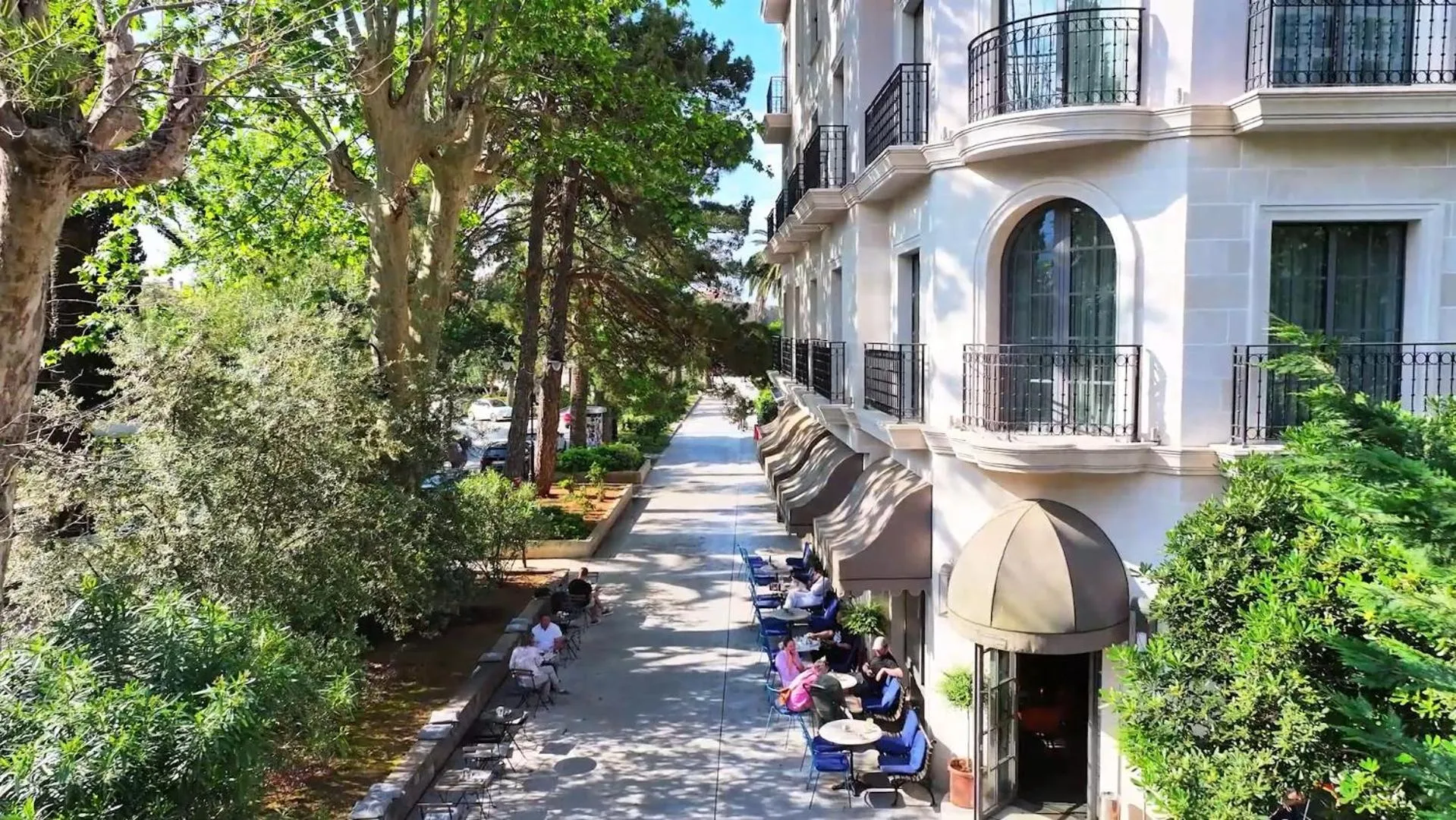 Property building in Hotel Majestic