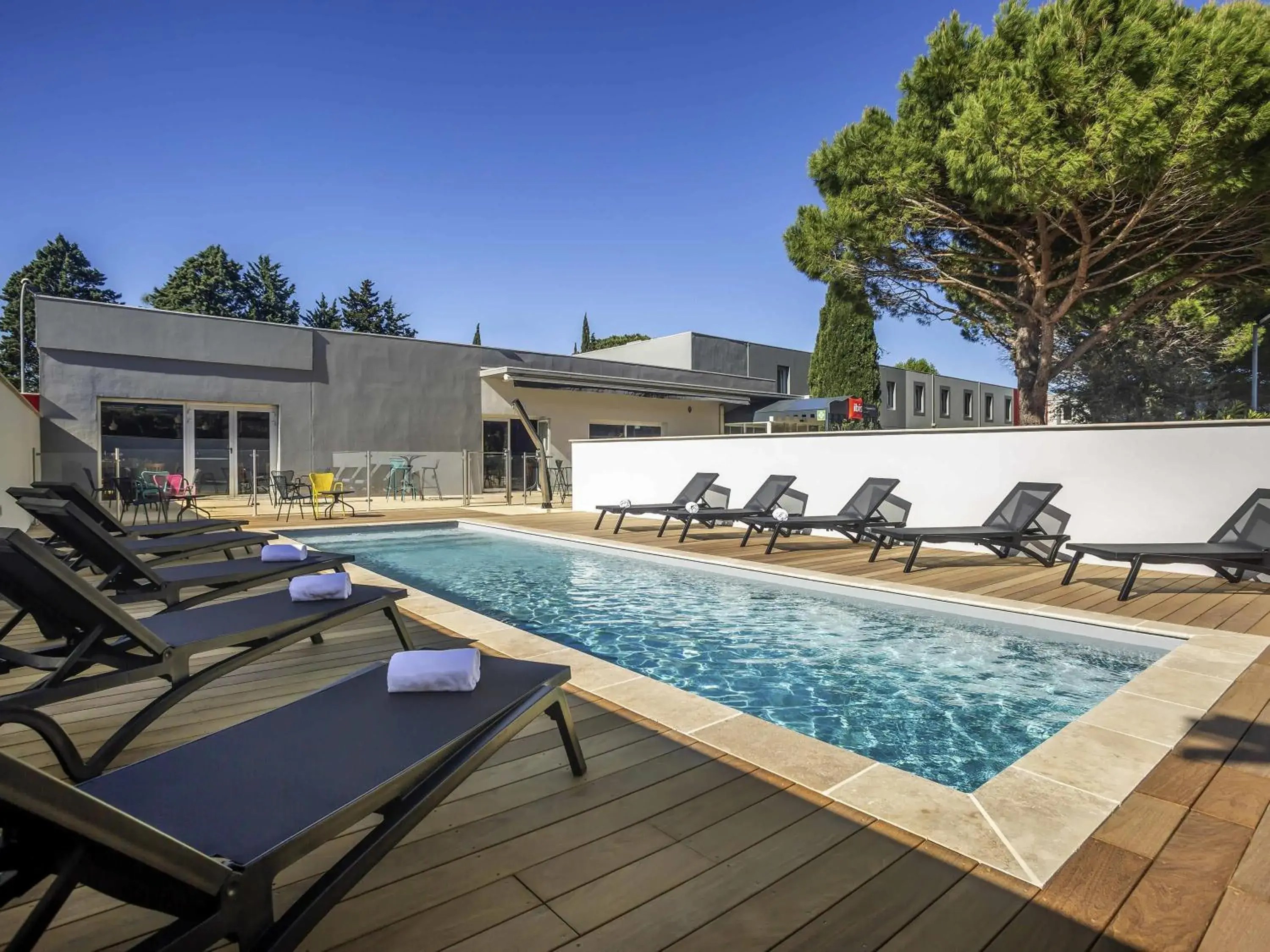Pool view in ibis Carcassonne Est la Cité Pool view in ibis Carcassonne Est la Cité