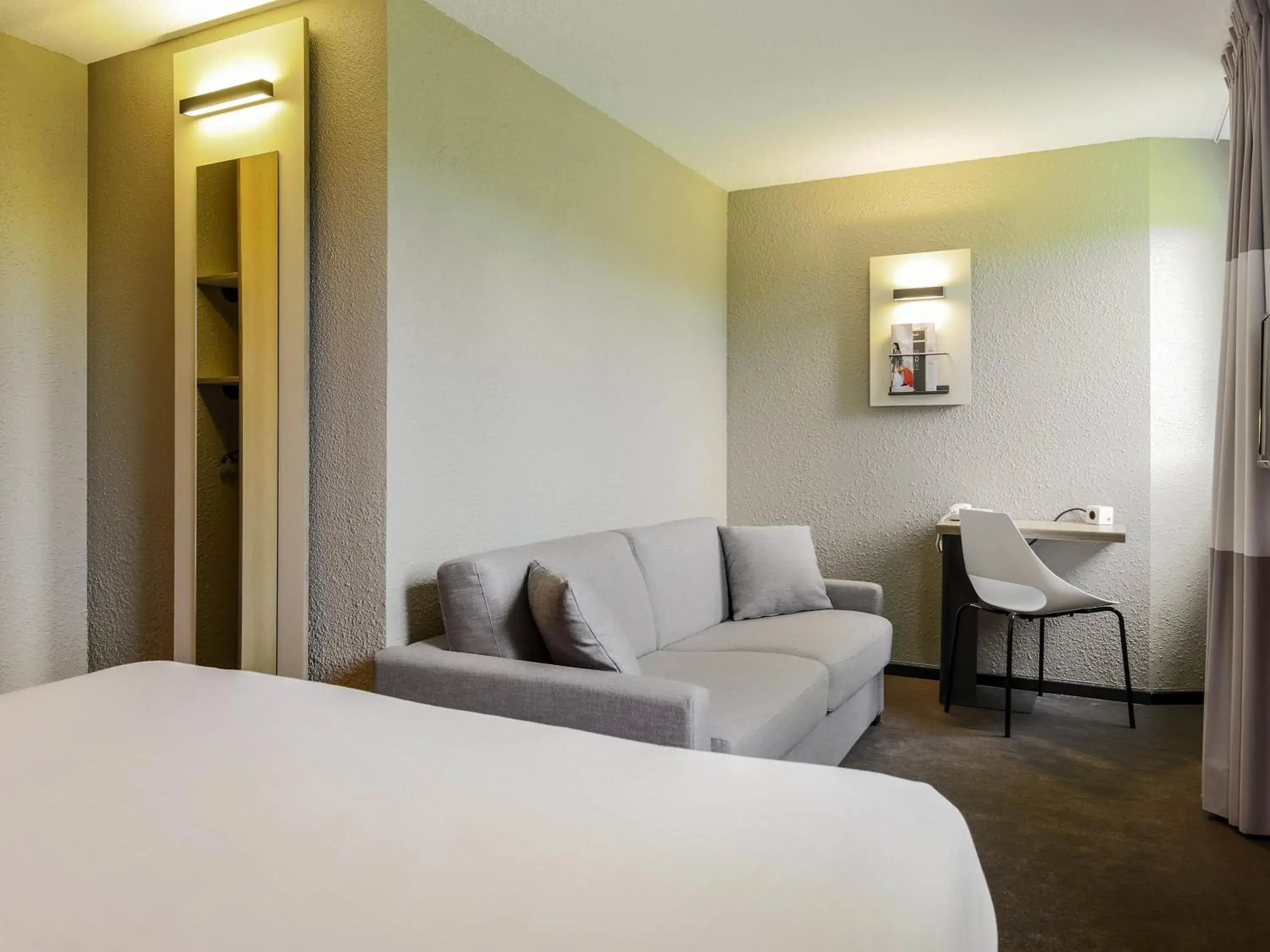 Bedroom, Bed in ibis Carcassonne Est la Cité Bedroom, Bed in ibis Carcassonne Est la Cité