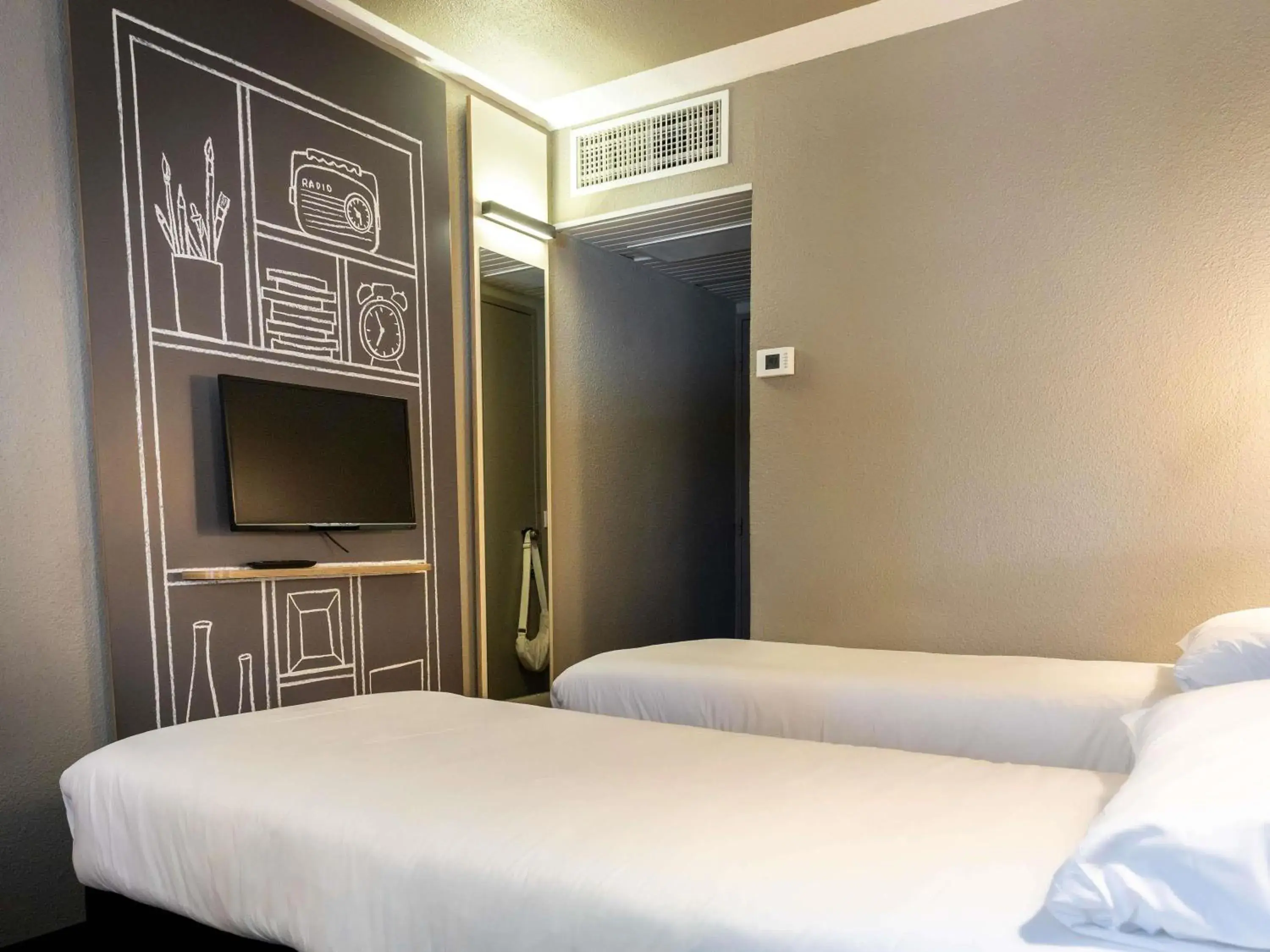 Bedroom, Bed in ibis Carcassonne Est la Cité Bedroom, Bed in ibis Carcassonne Est la Cité