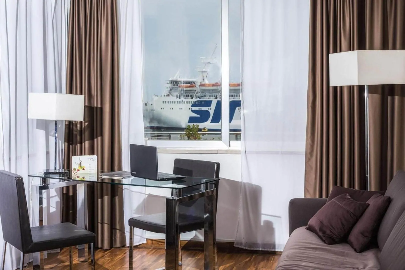 Seating area in Hotel La Bussola