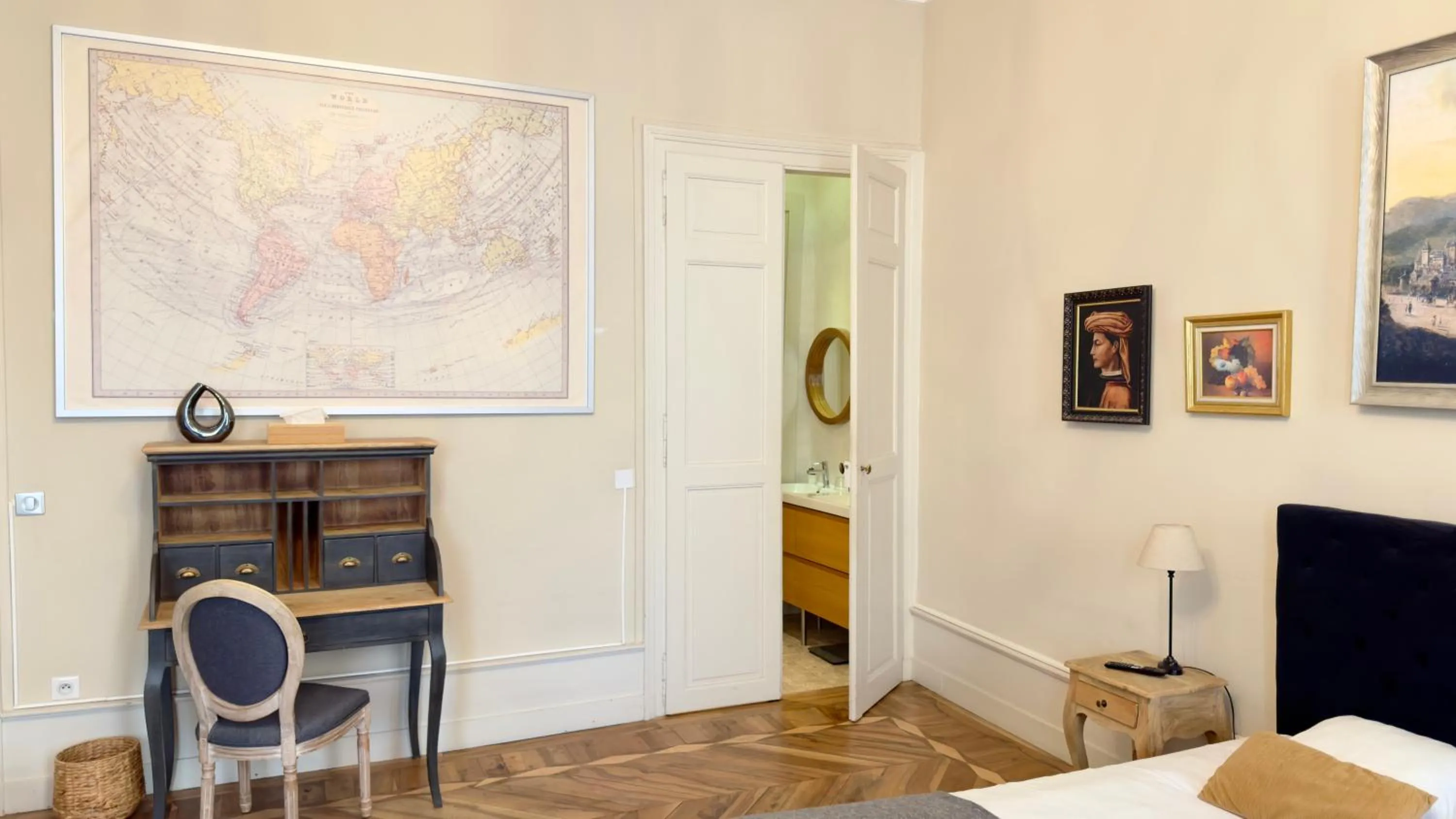 Photo of the whole room, Bed in Les Suites de Sautet - Chambéry centre
