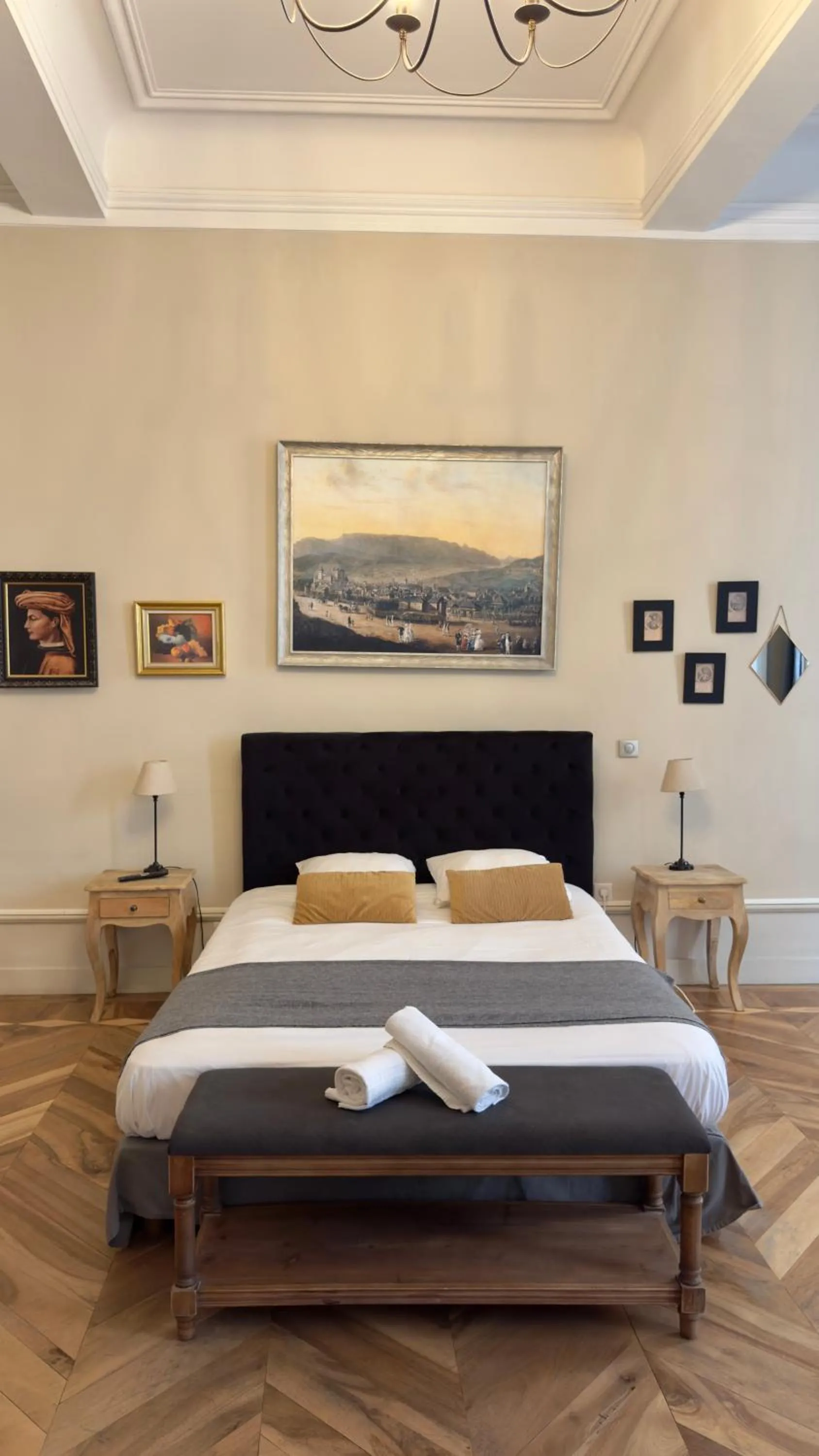 Bedroom, Bed in Les Suites de Sautet - Chambéry centre