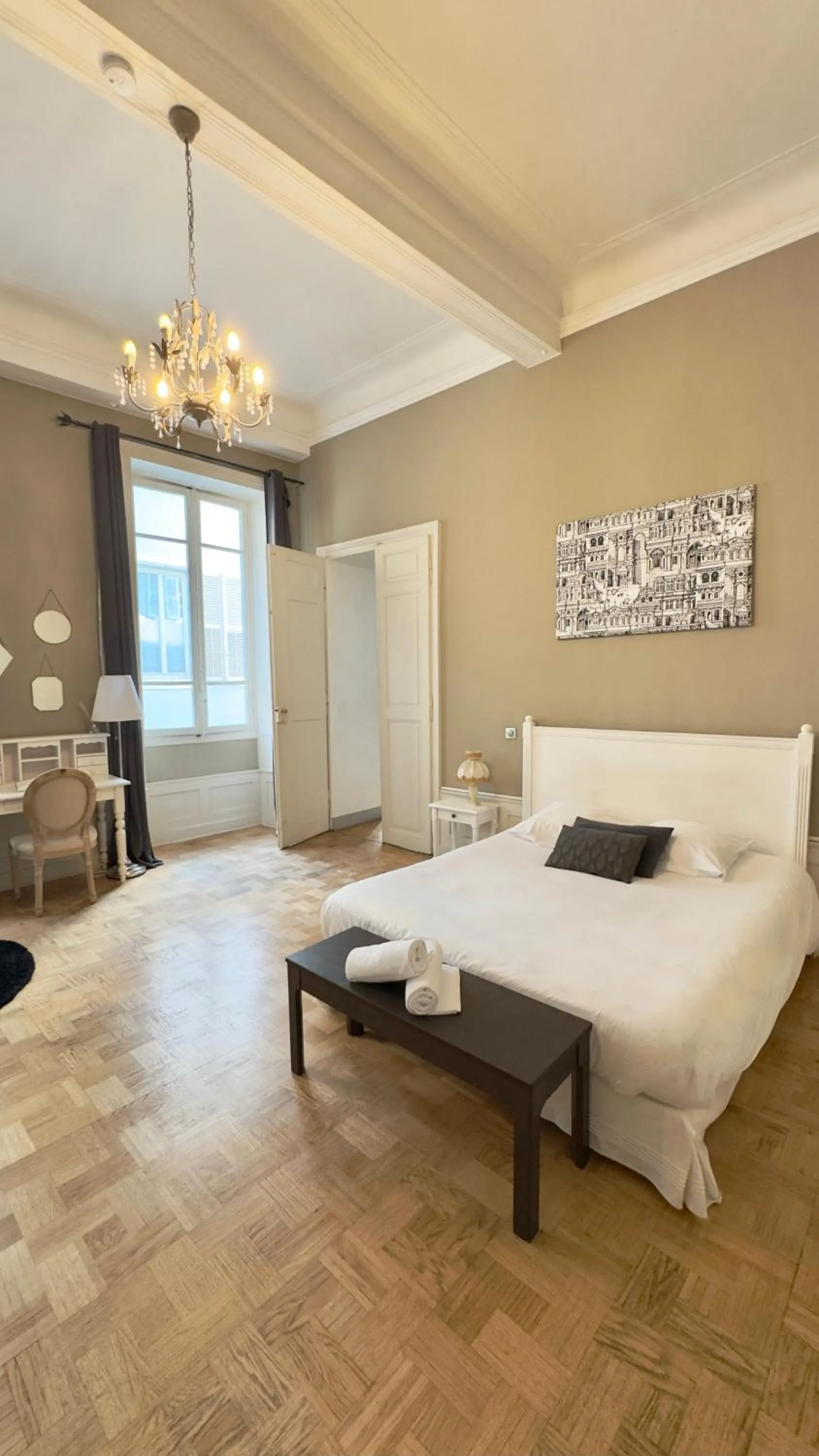 Bedroom, Bed in Les Suites de Sautet - Chambéry centre