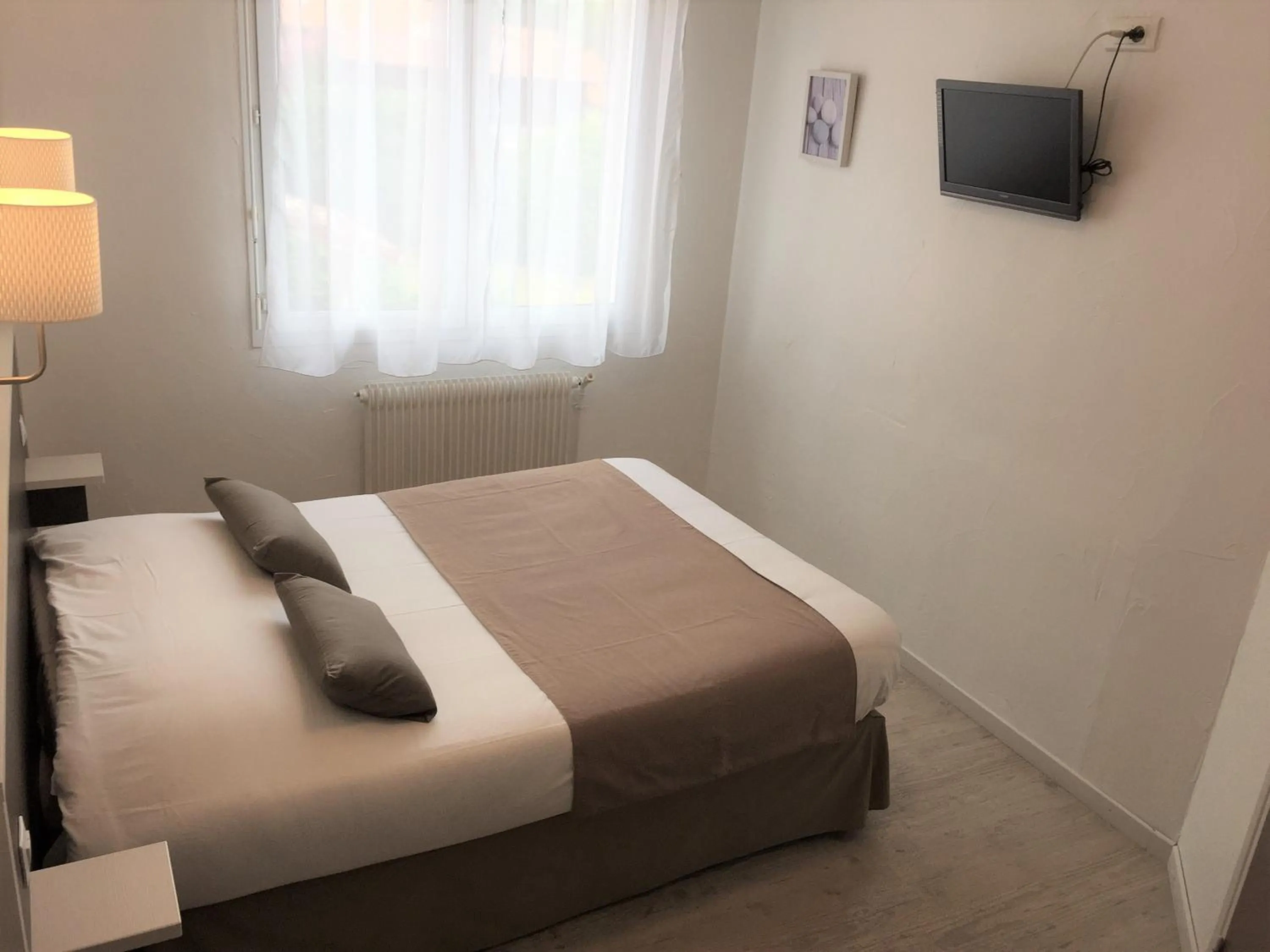 Bed in Auberge Les Mufliers - Hôtel Les Forges