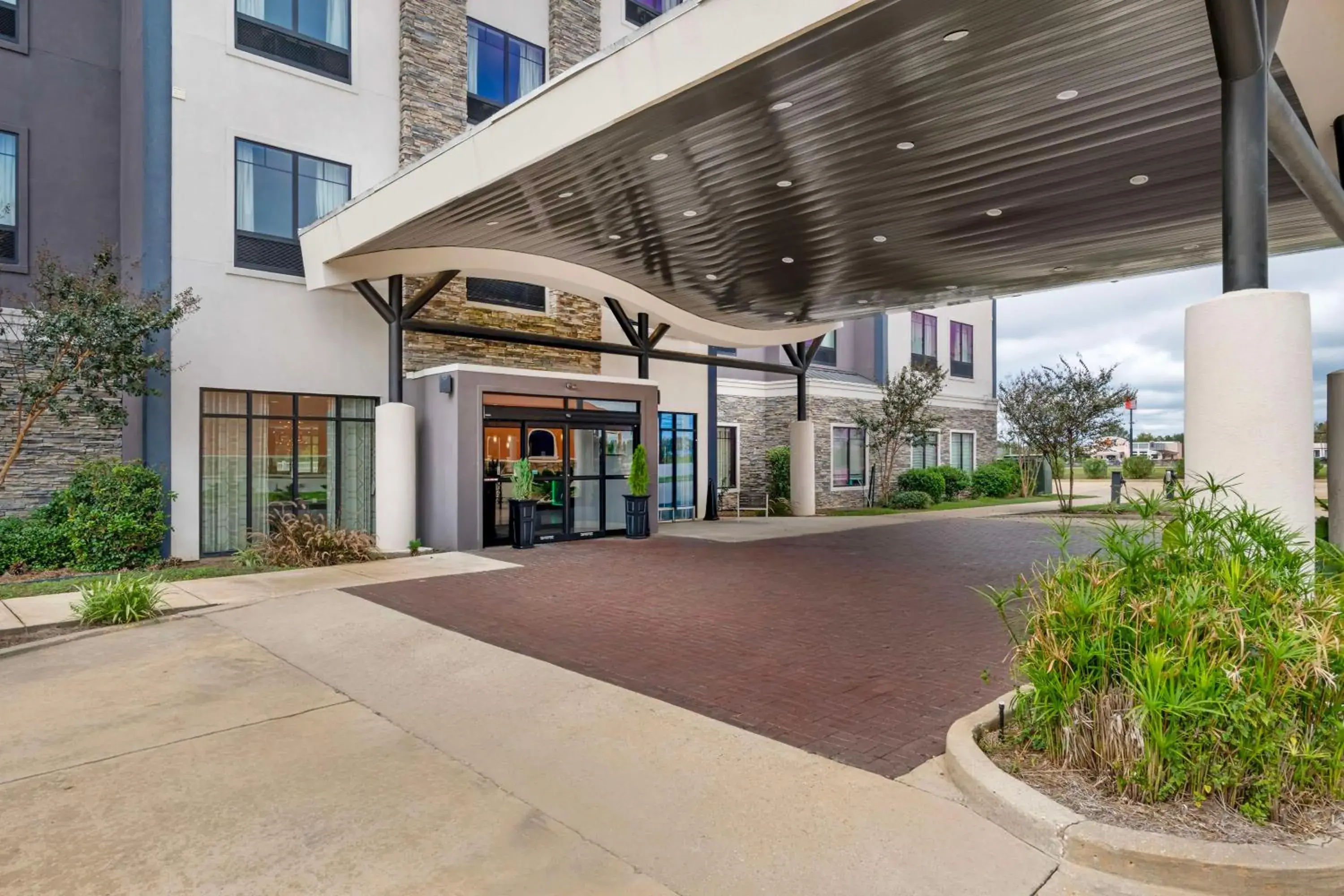 Property building in Best Western Plus Ruston Hotel Property building in Best Western Plus Ruston Hotel