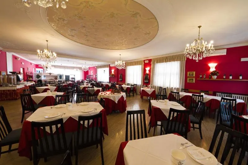 Restaurant/places to eat in Hotel Corona