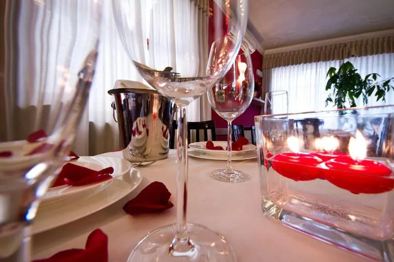 Restaurant/places to eat in Hotel Corona