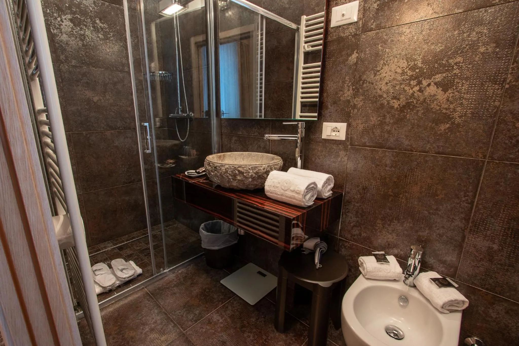 Bathroom in Hotel Corona