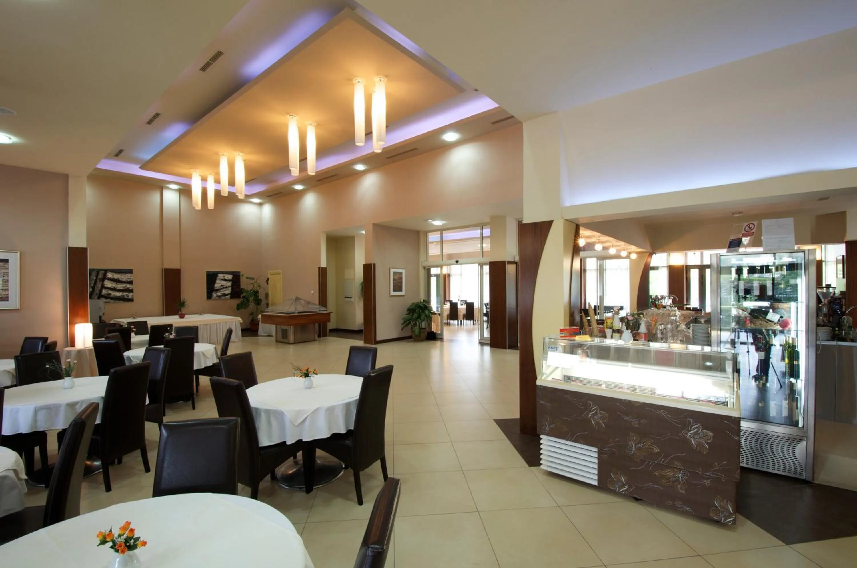 Restaurant/places to eat in Hotel Fontana