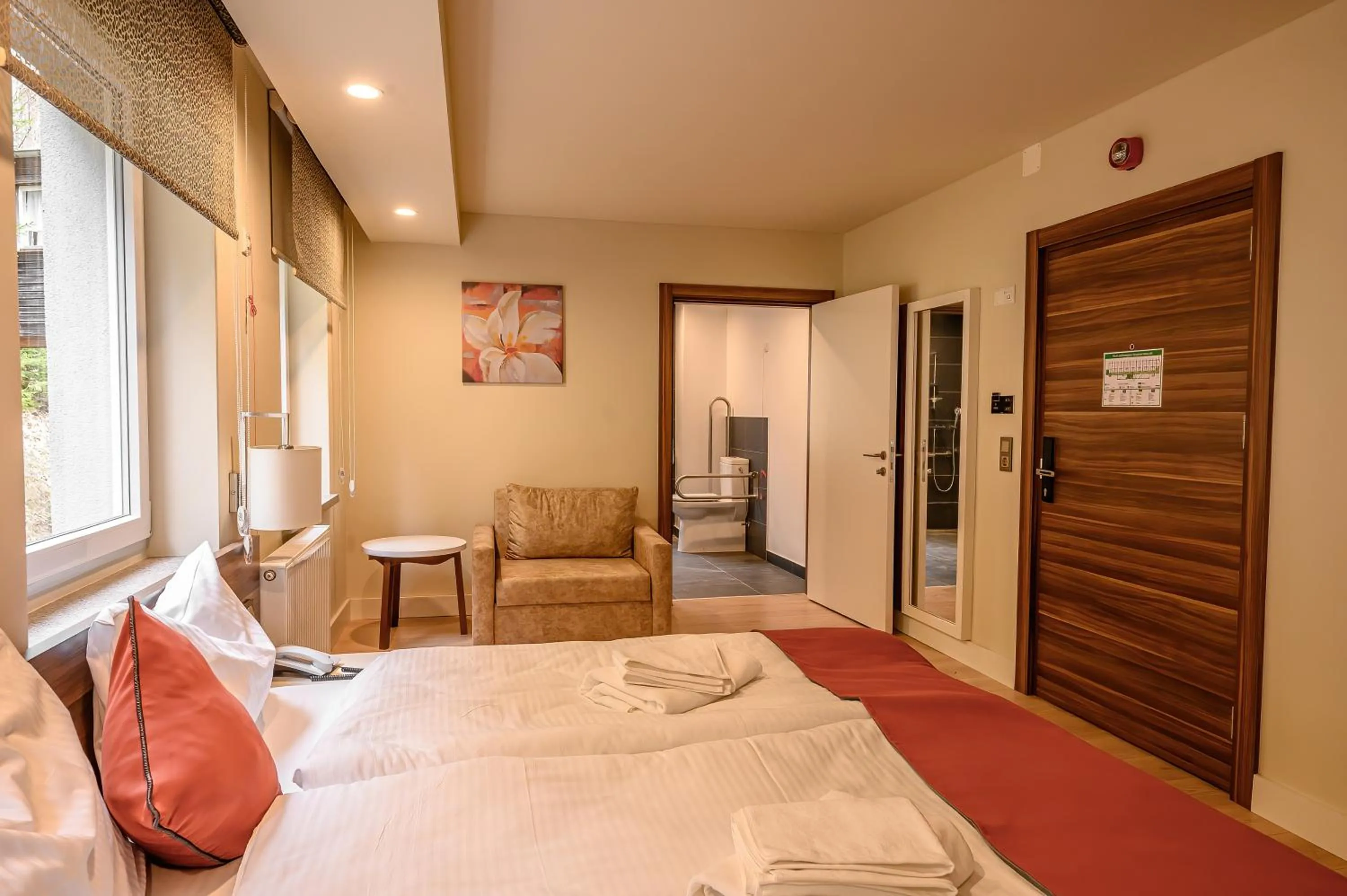 Photo of the whole room, Bed in Hotel Schwarzbachtal Hideaway