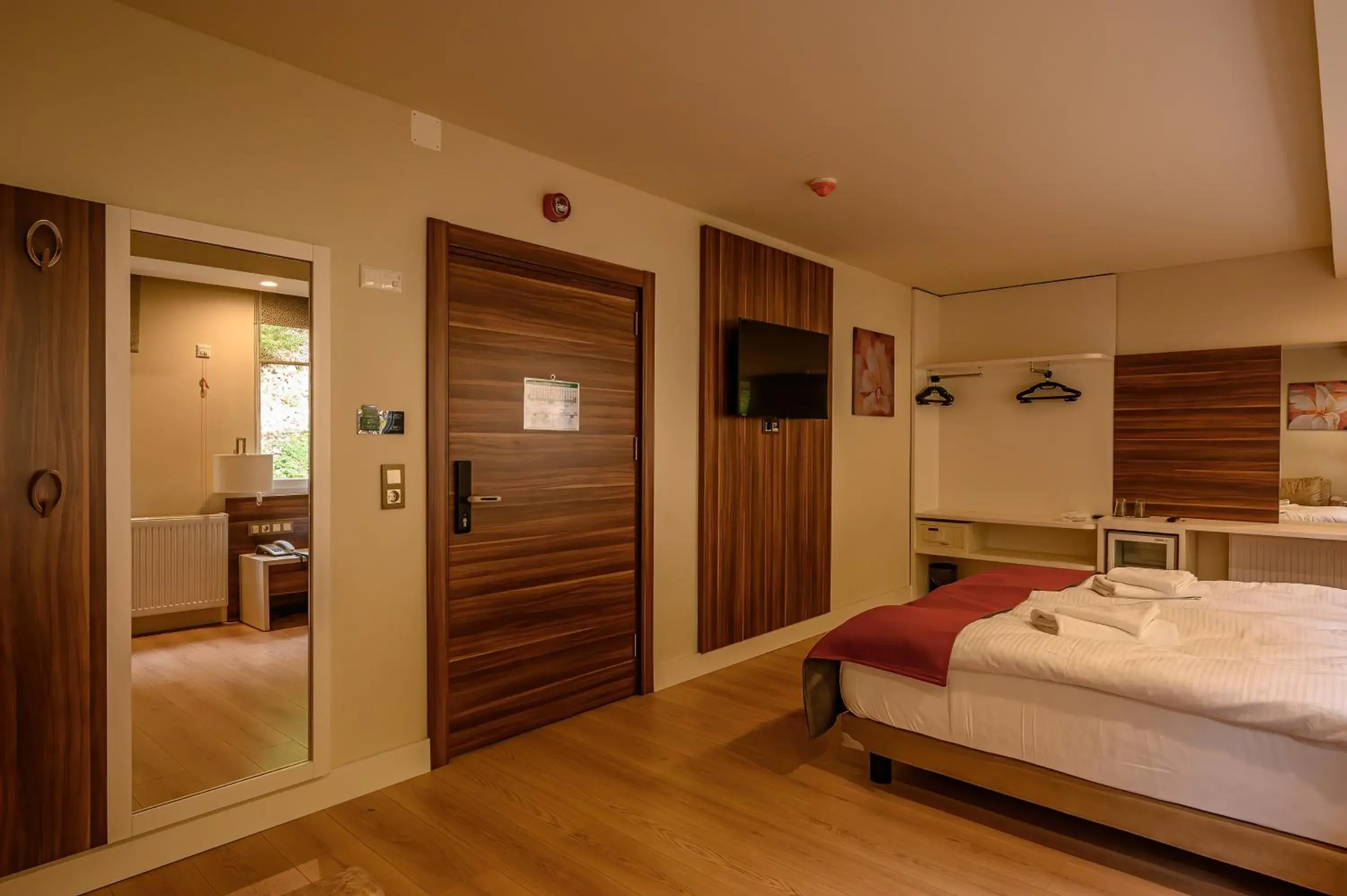 Photo of the whole room, Bed in Hotel Schwarzbachtal Hideaway Photo of the whole room, Bed in Hotel Schwarzbachtal Hideaway