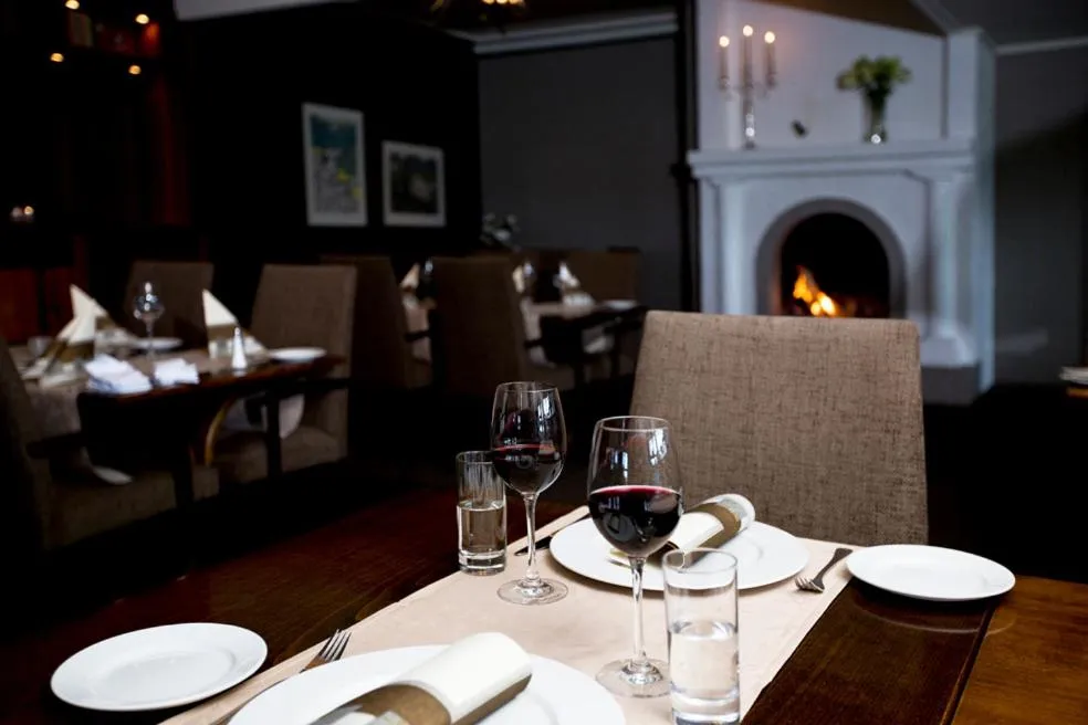 Restaurant/places to eat in Bryne Hotell