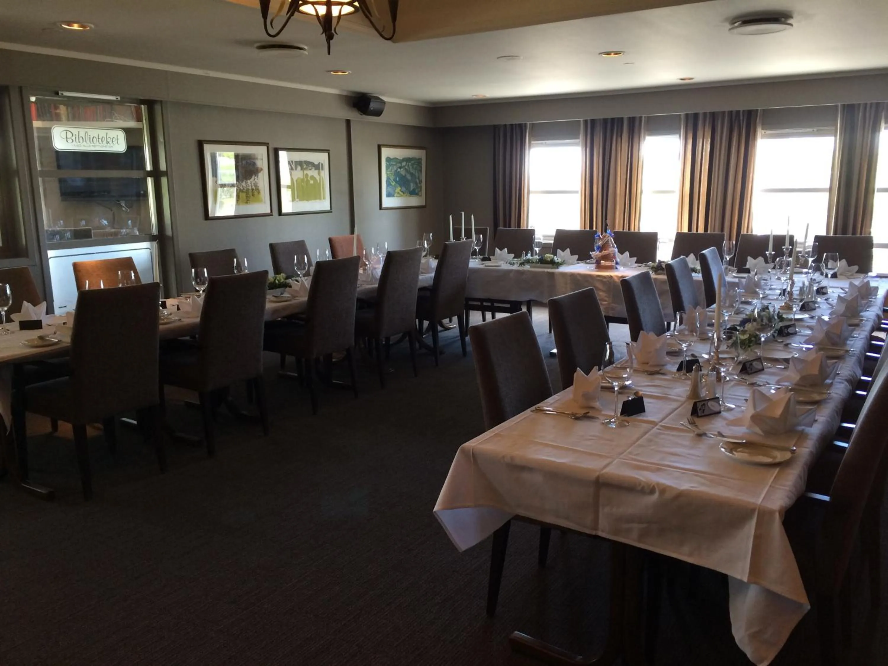 Restaurant/places to eat in Bryne Hotell