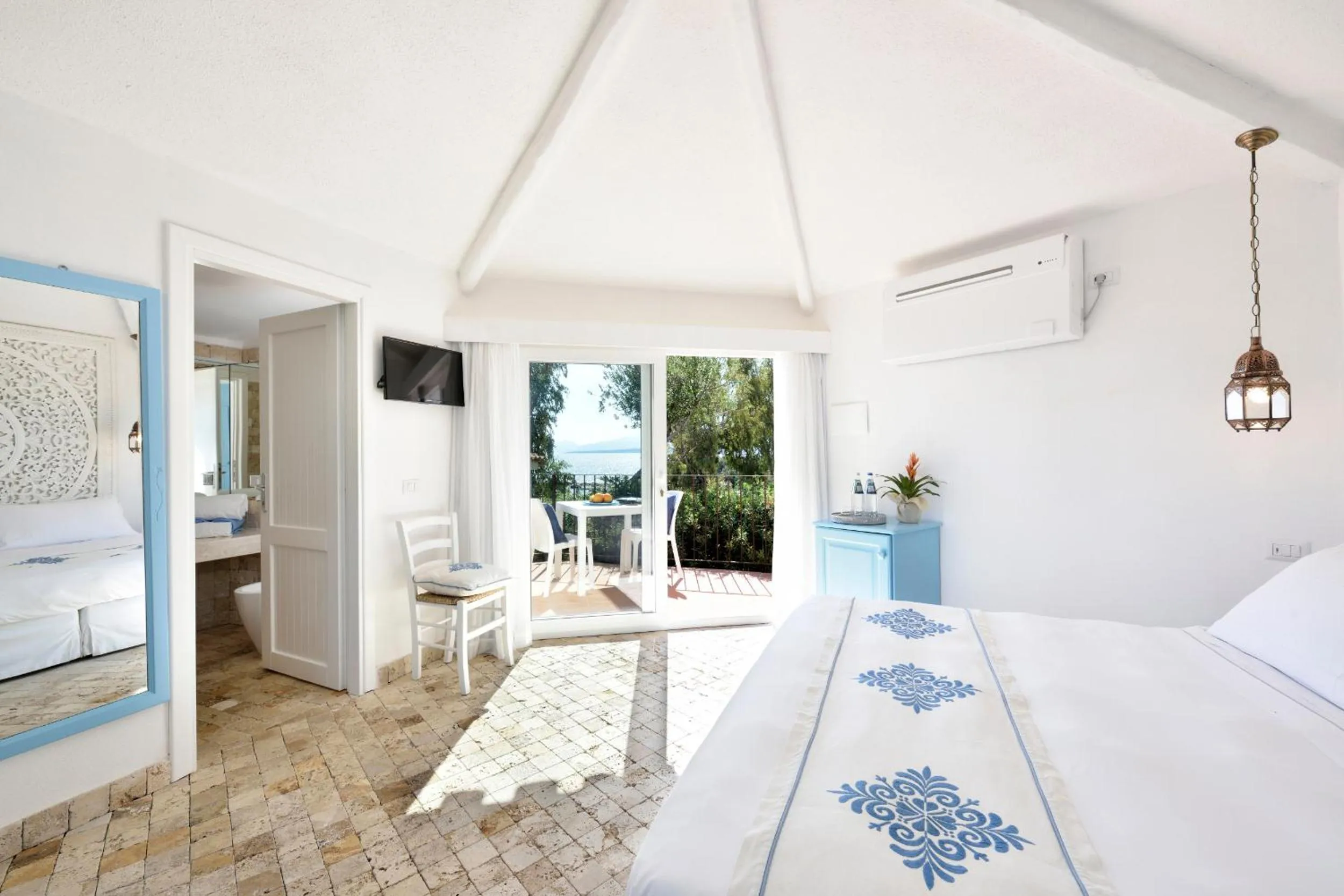 Balcony/Terrace, Bed in Arbatax Park Resort - Dune