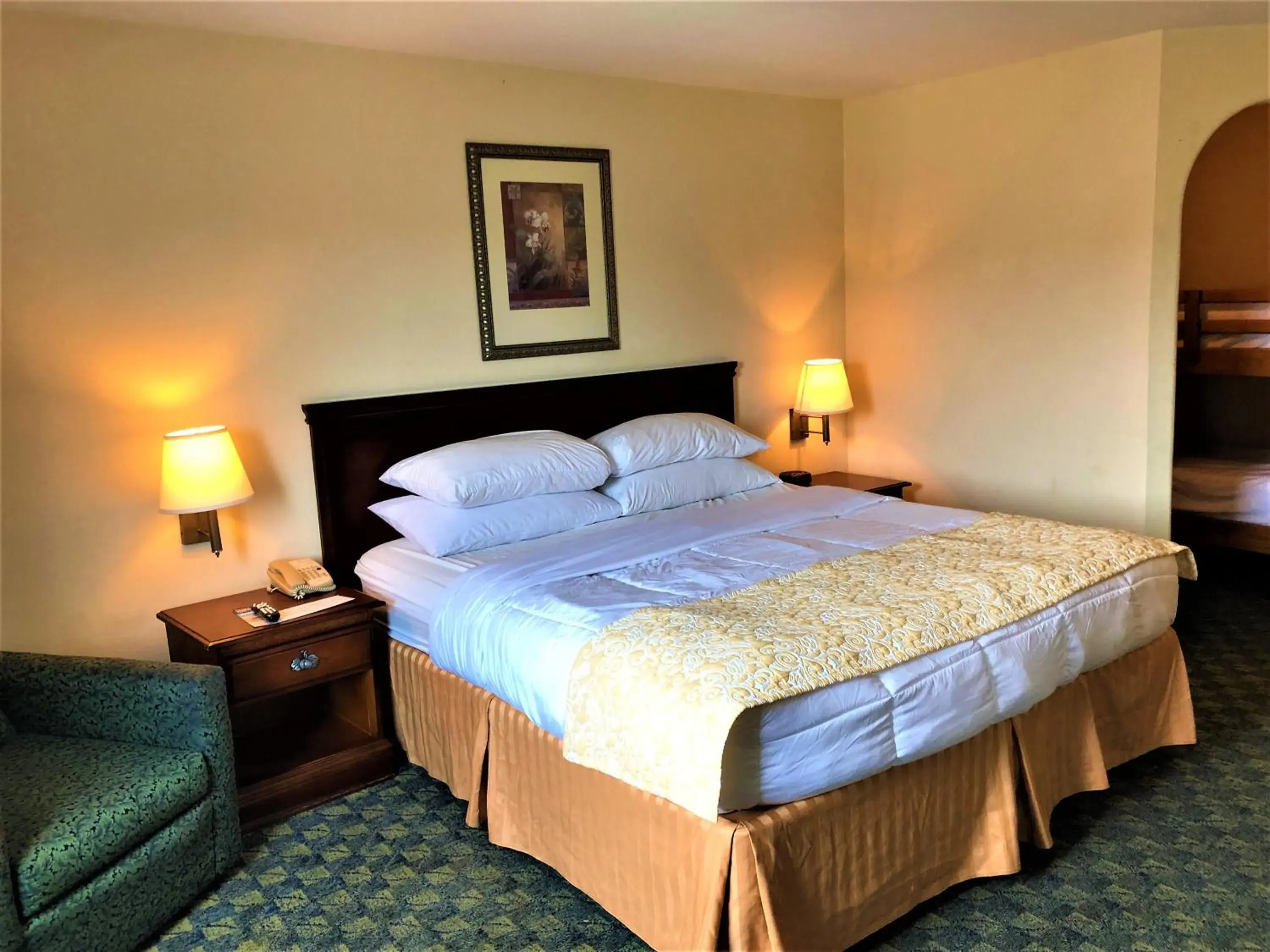 Bed in Howard Johnson by Wyndham Branson