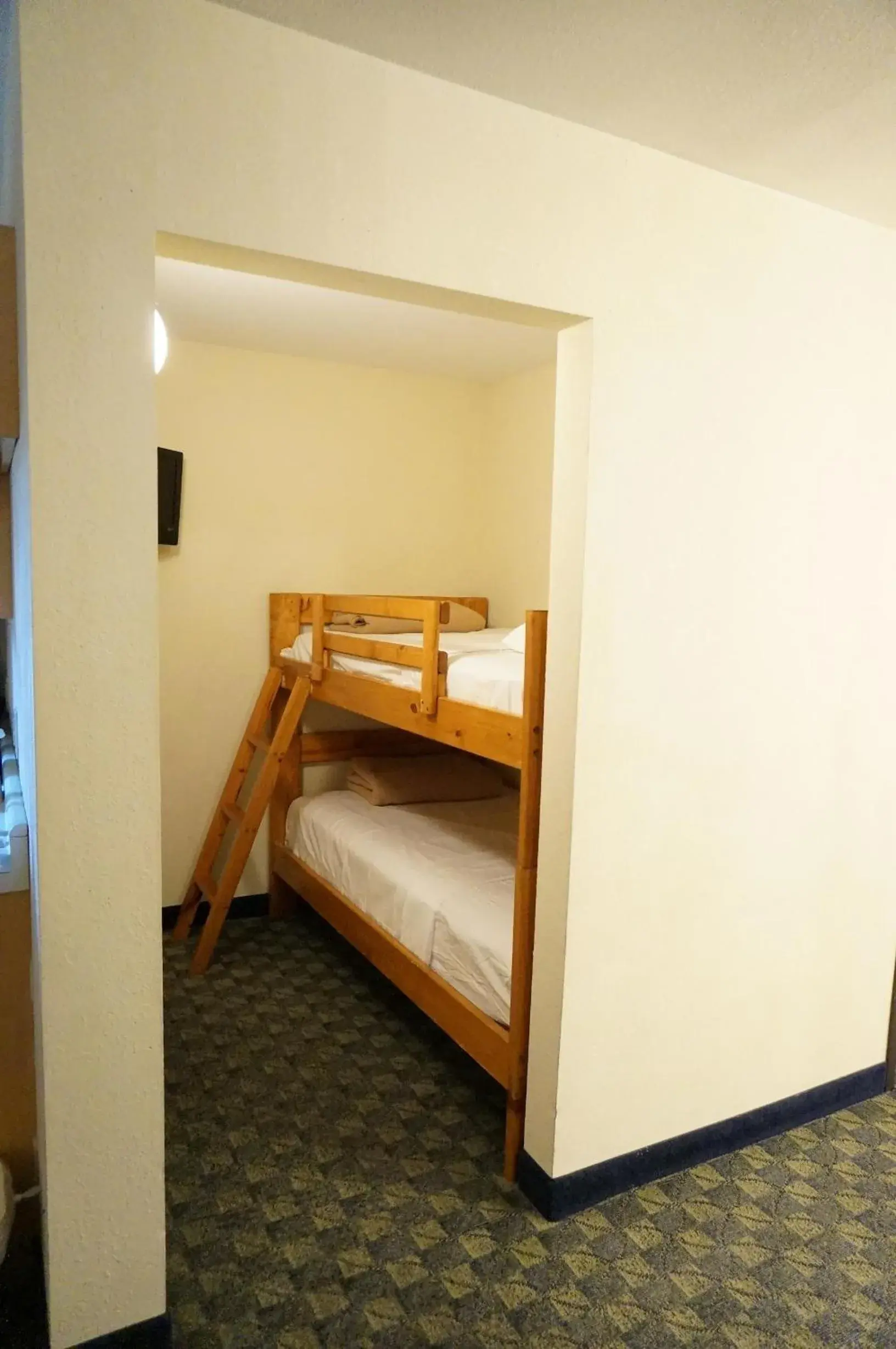 Bunk Bed in Howard Johnson by Wyndham Branson