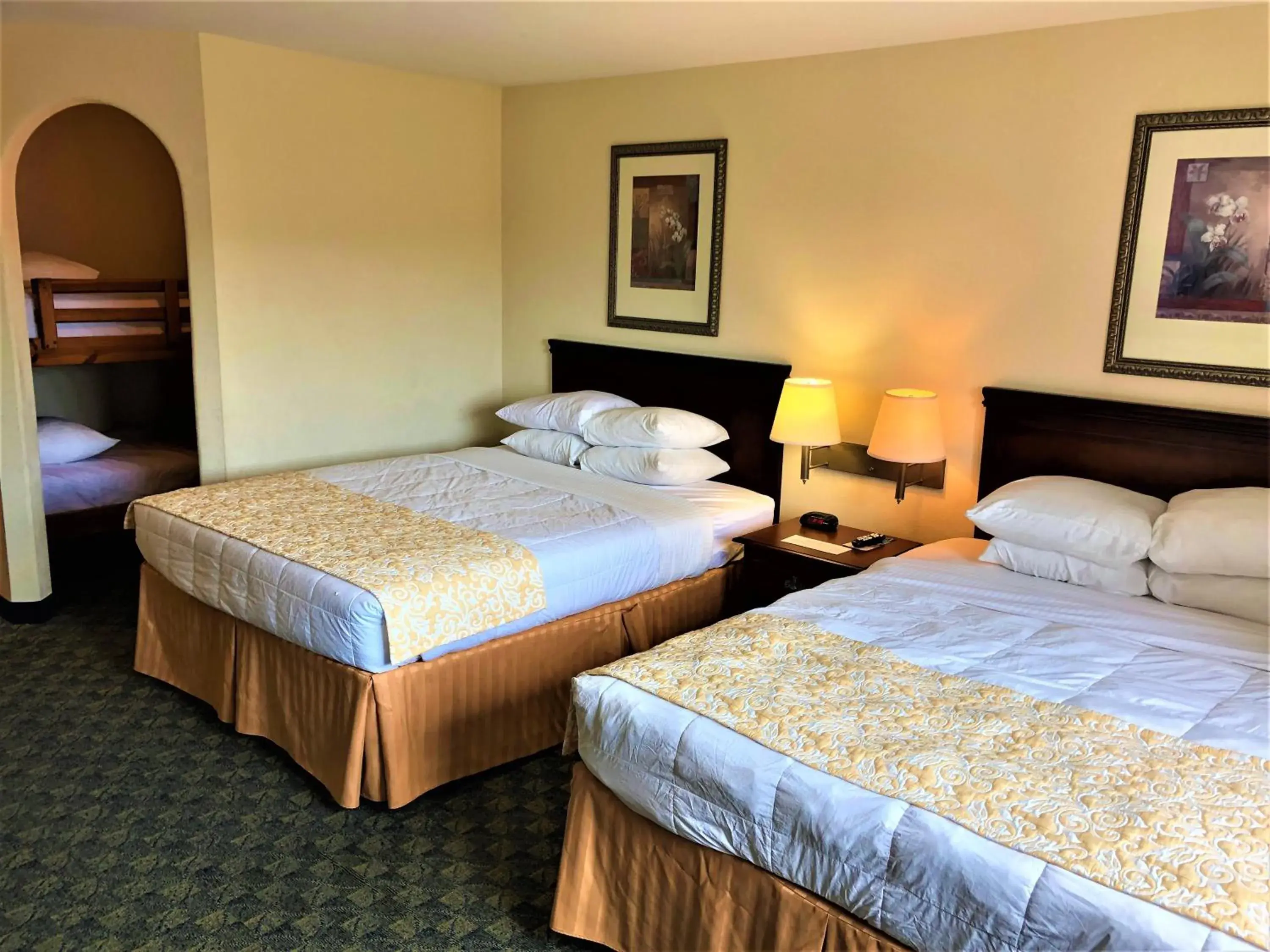 Bed in Howard Johnson by Wyndham Branson