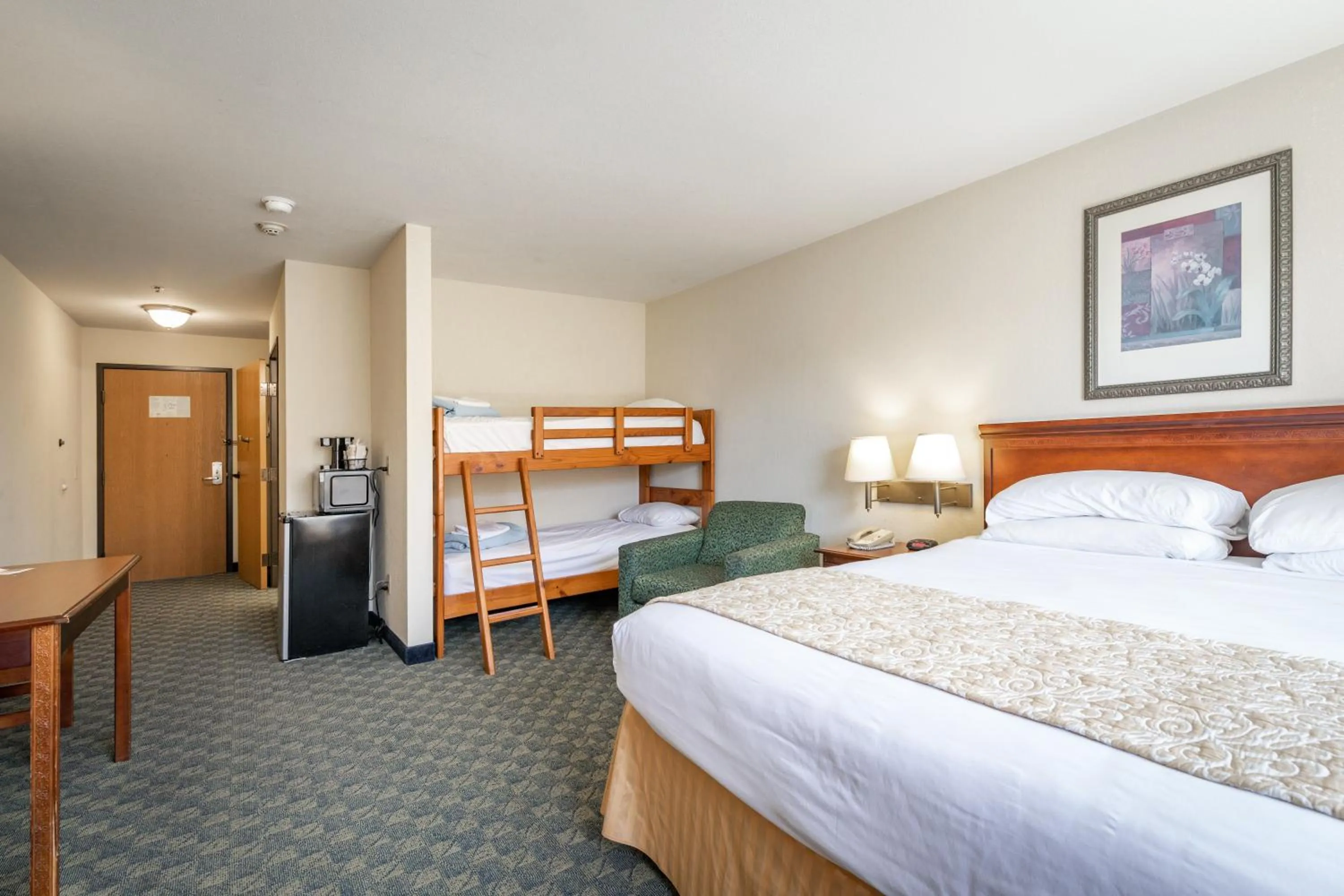 Bed in Howard Johnson by Wyndham Branson