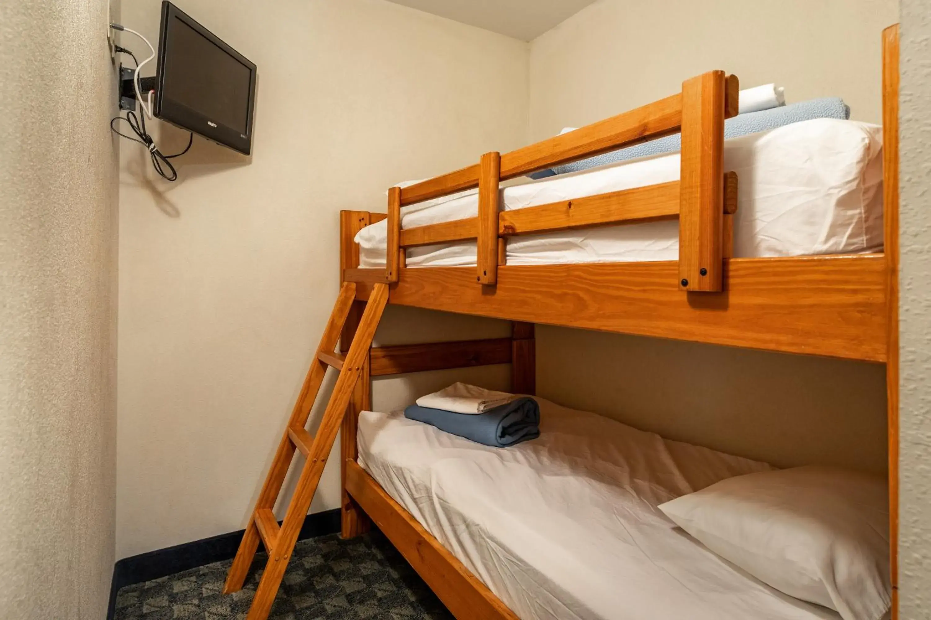 Bunk Bed in Howard Johnson by Wyndham Branson