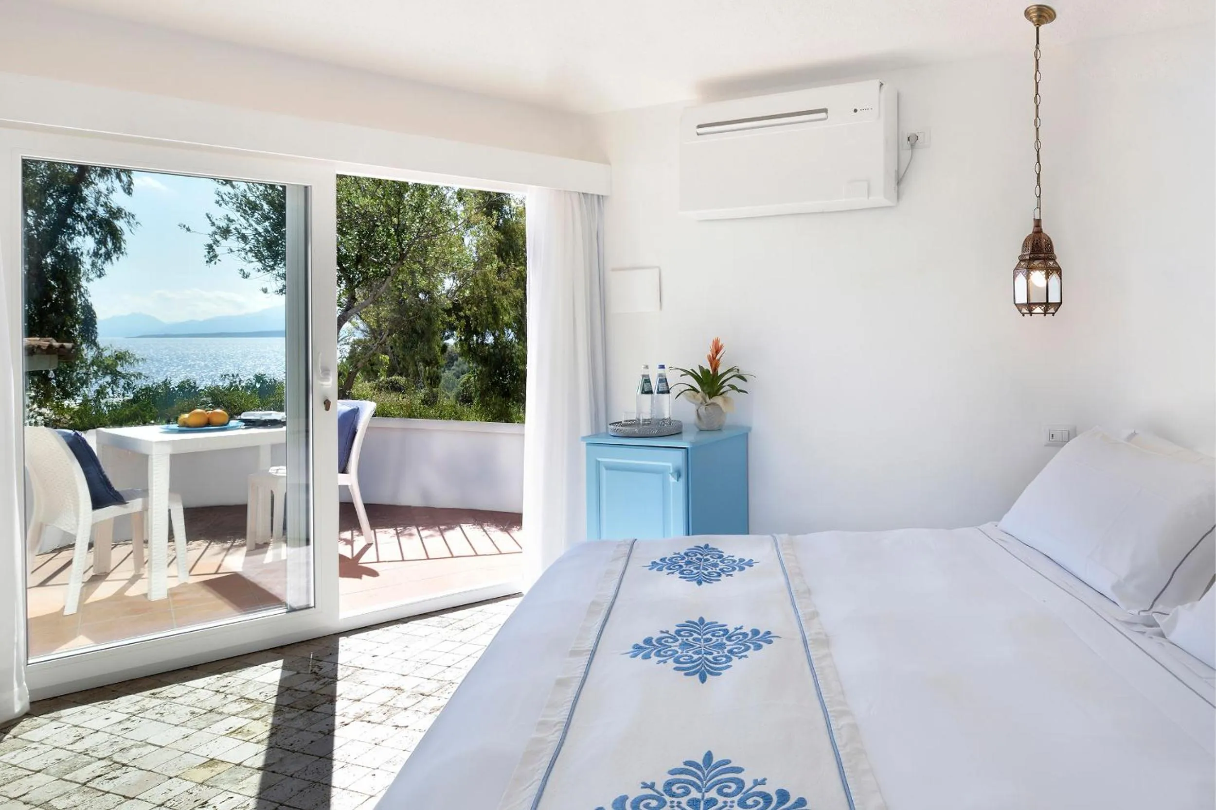 Balcony/Terrace, Bed in Arbatax Park Resort - Telis