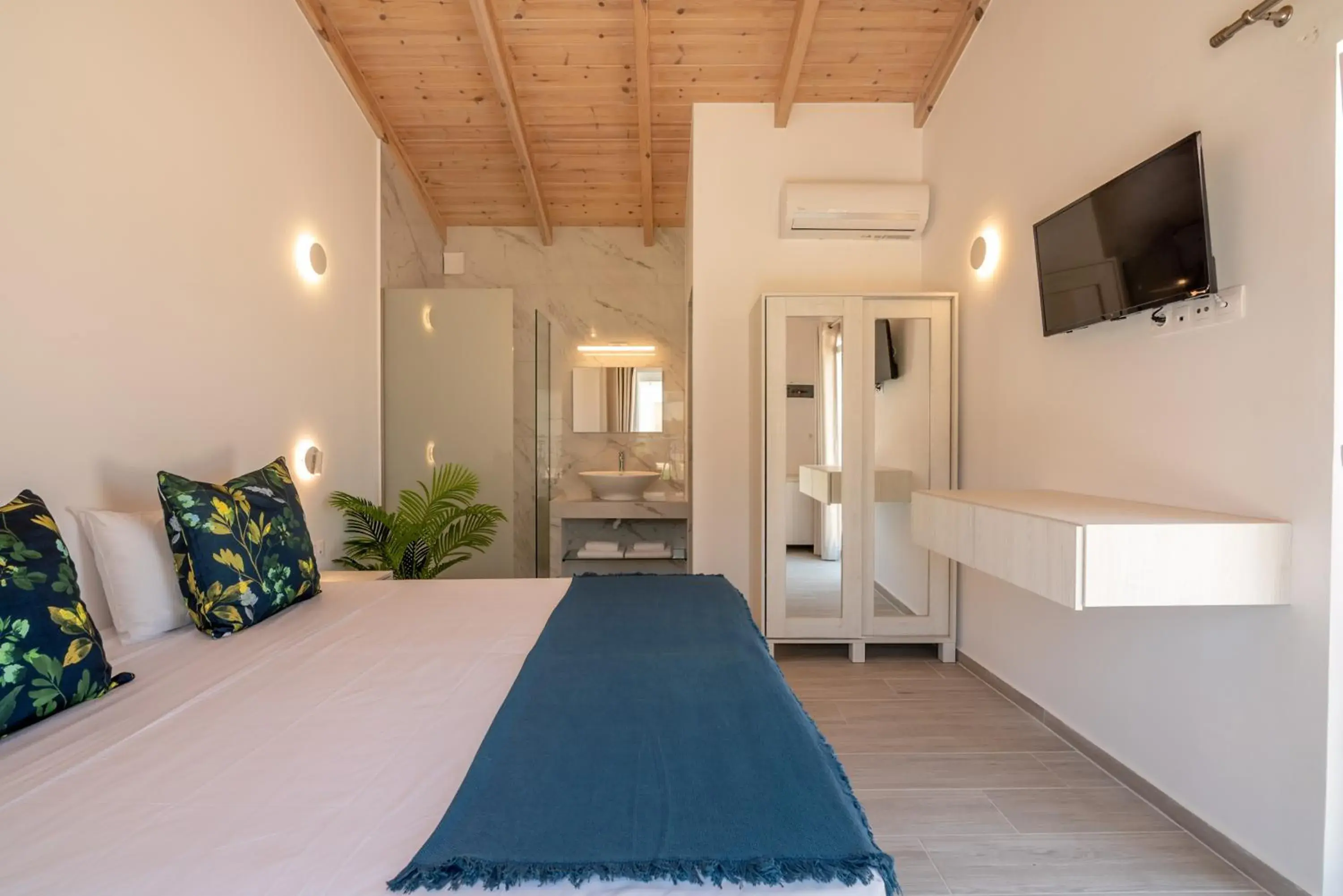 Deluxe Double Room in GT Beach Deluxe Double Room in GT Beach