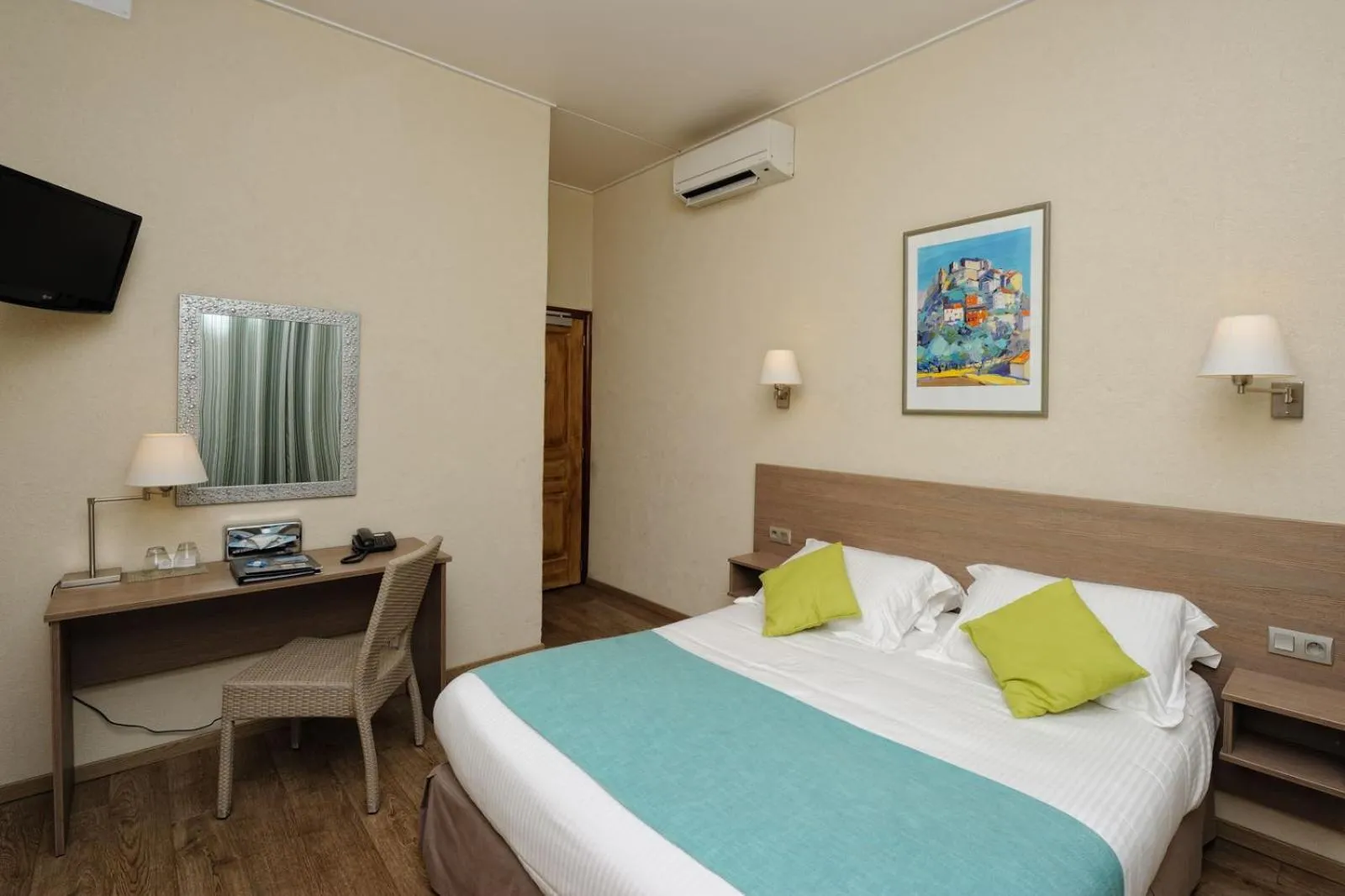 Bedroom, Bed in Hôtel Duc De Padoue