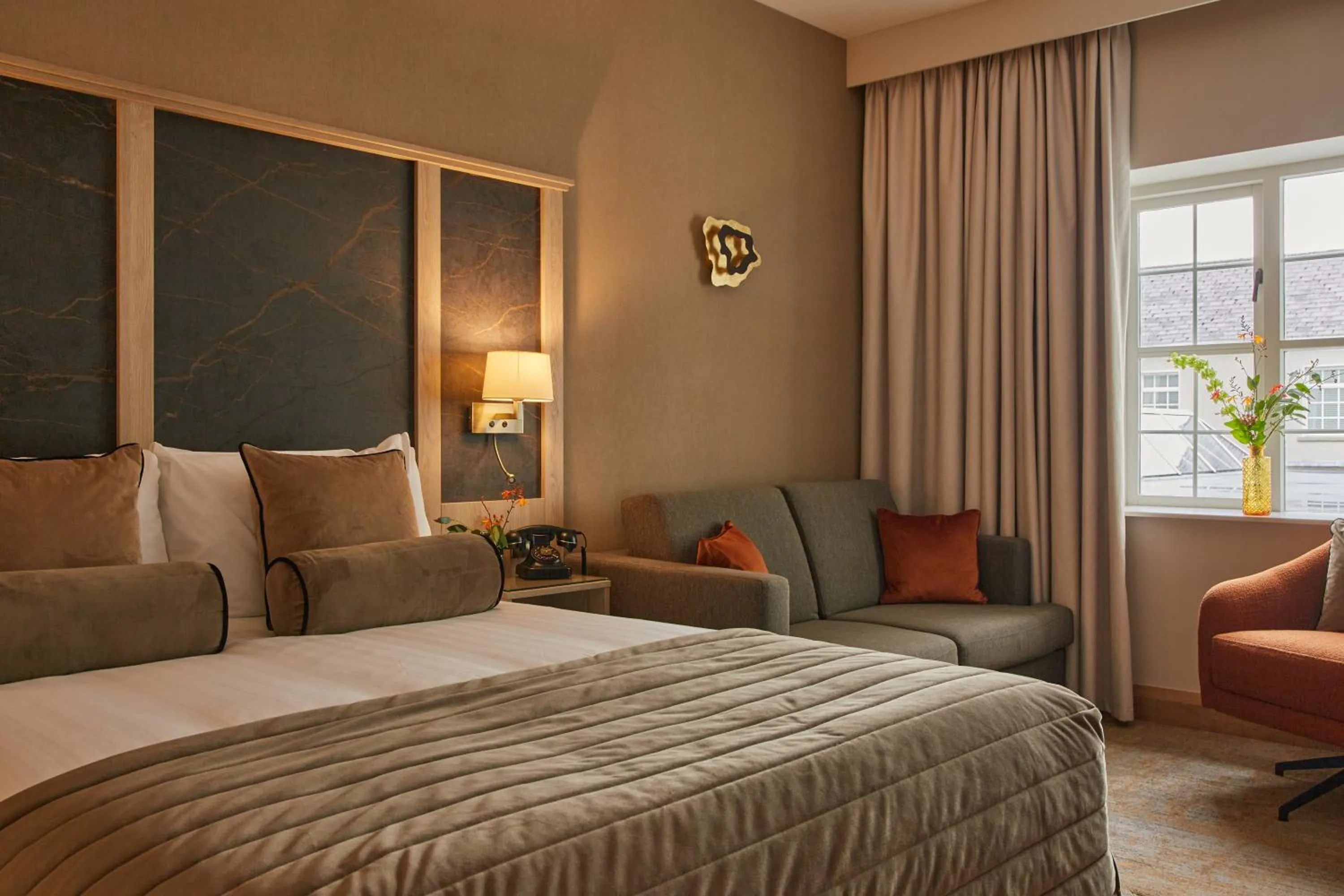 Bedroom, Bed in County Arms Birr